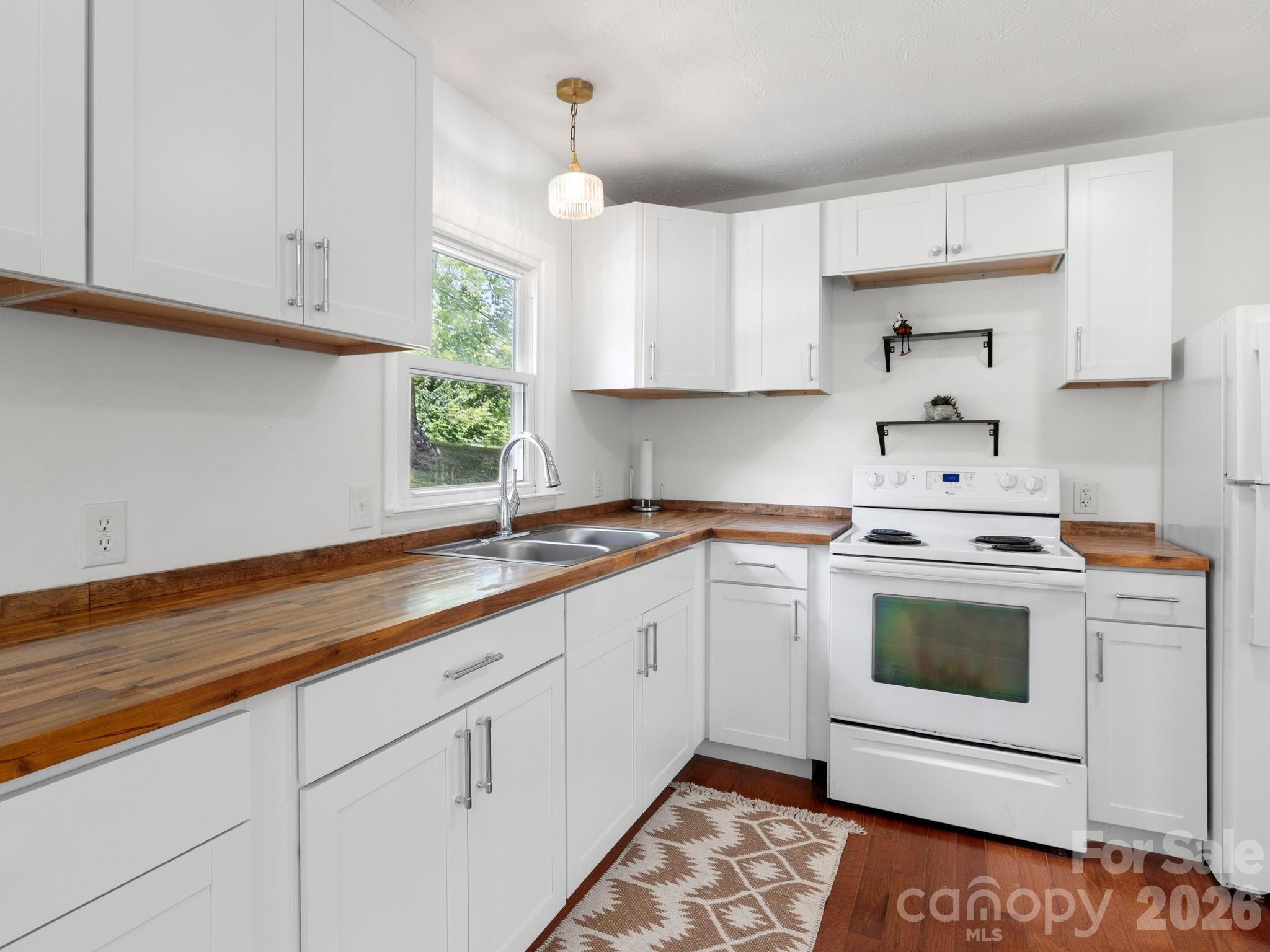 47 Carolina Mountain Drive Property Photo 12
