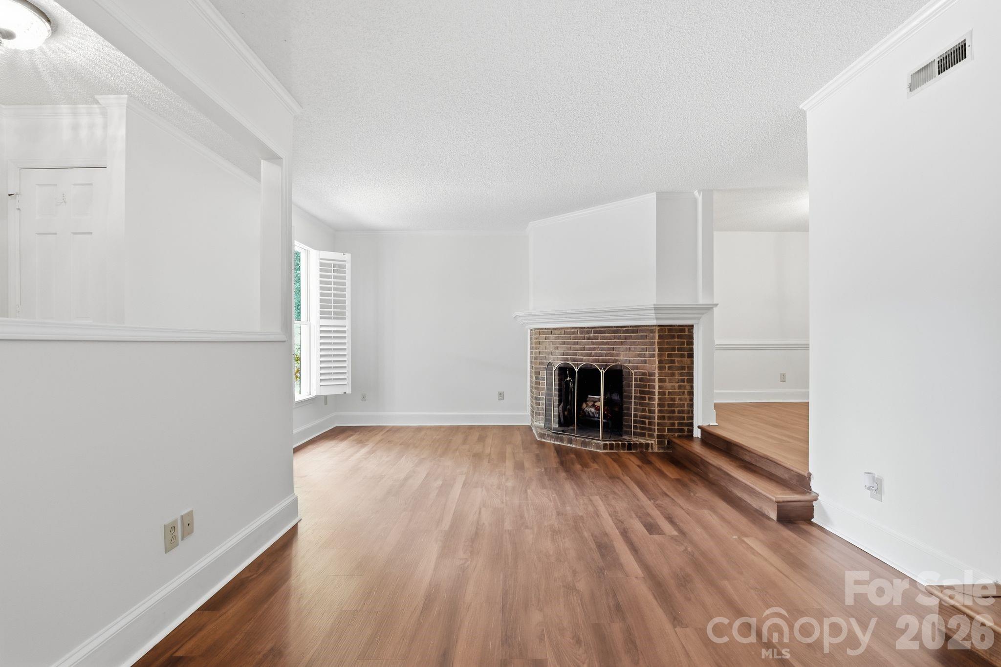 2500 Round Table Road E Property Photo 2
