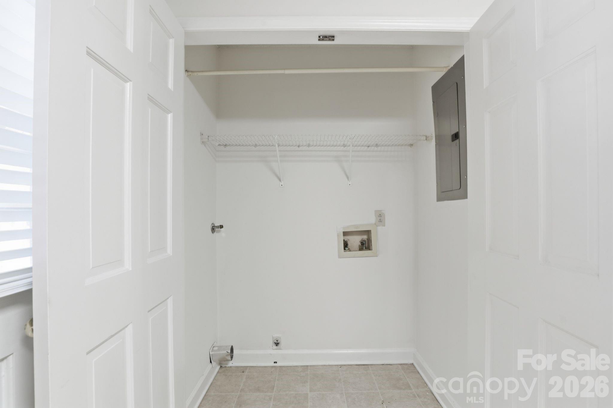 2500 Round Table Road E Property Photo 11