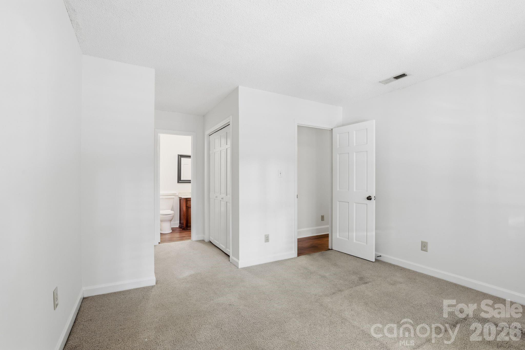 2500 Round Table Road E Property Photo 13