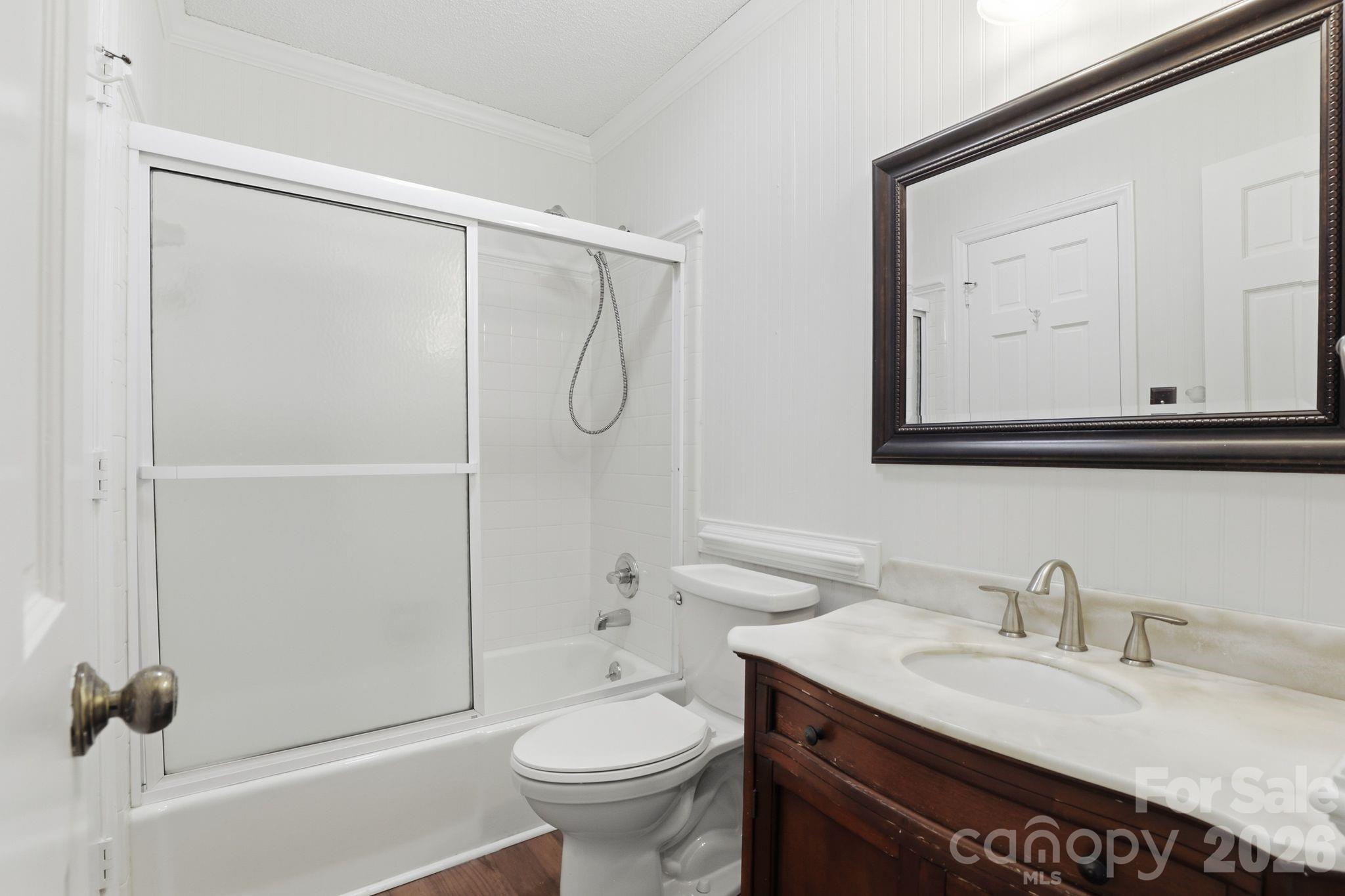 2500 Round Table Road E Property Photo 14