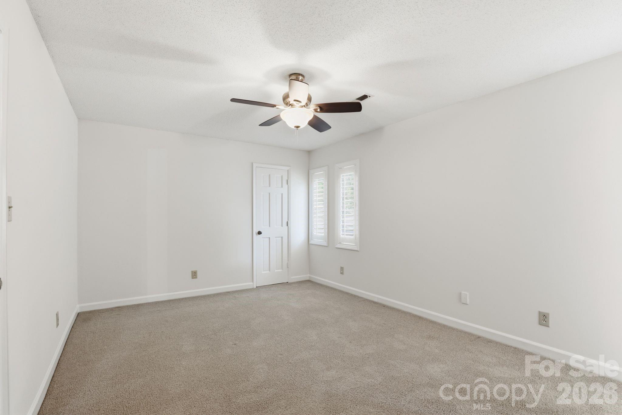 2500 Round Table Road E Property Photo 16