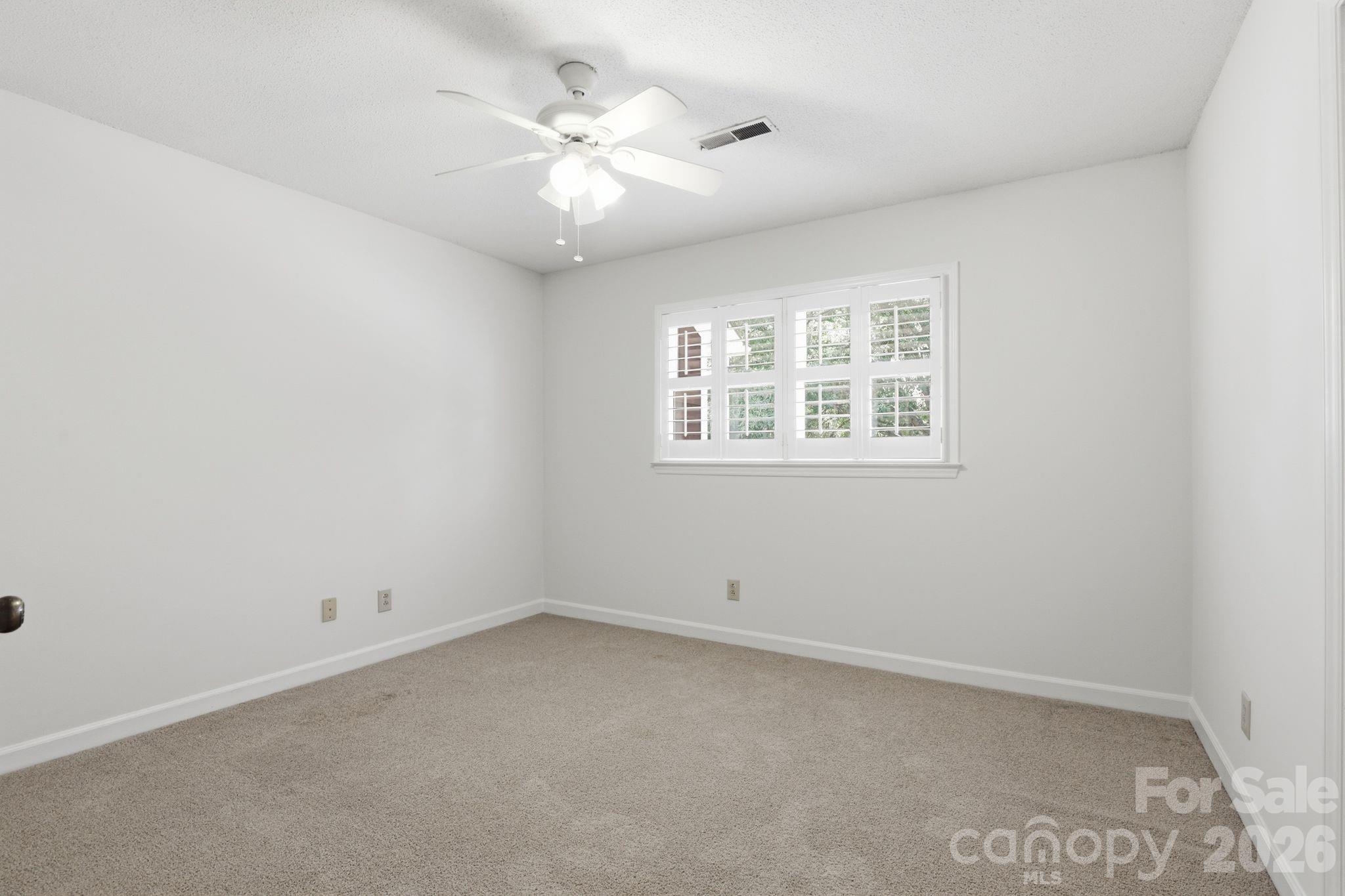 2500 Round Table Road E Property Photo 20