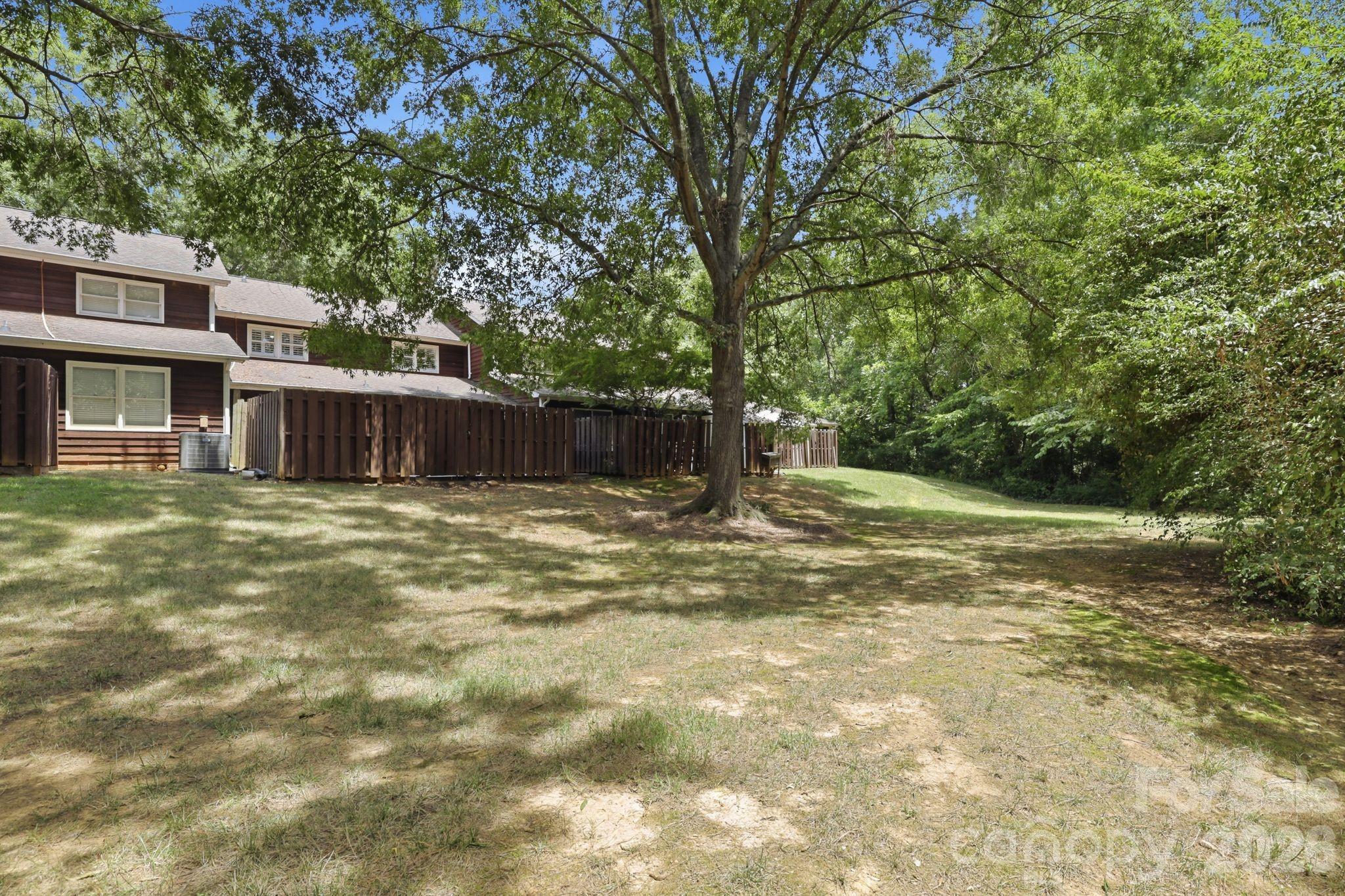 2500 Round Table Road E Property Photo 29