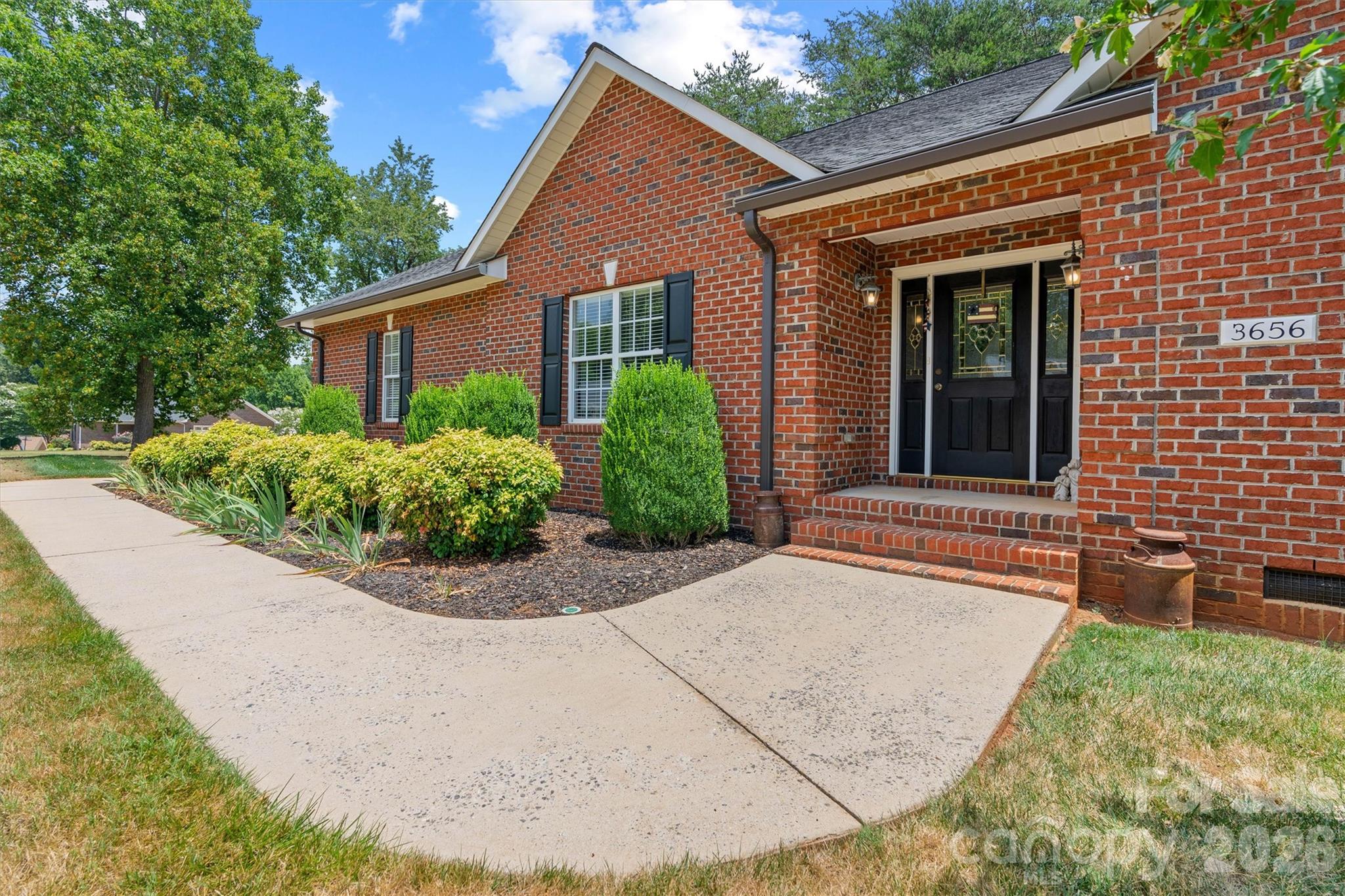 3656 Woodgreen Drive Property Photo 7