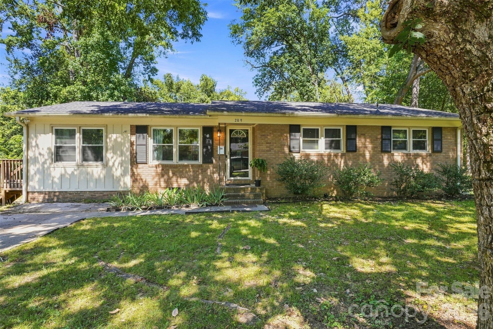 209 Azalea Road Property Photo 2