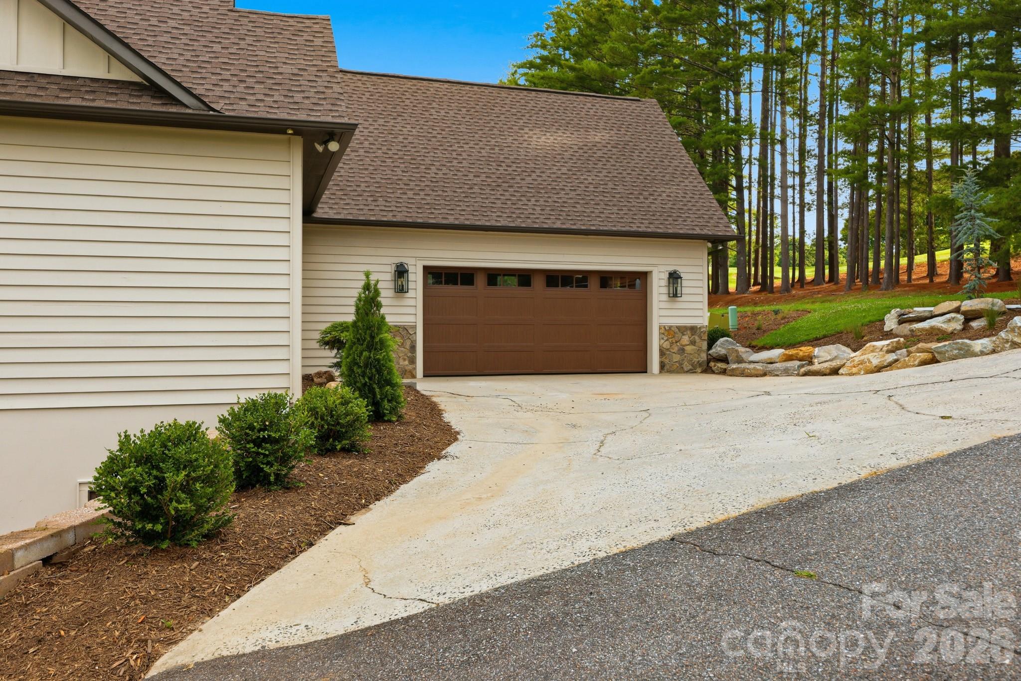 643 W Landing Drive Property Photo 6