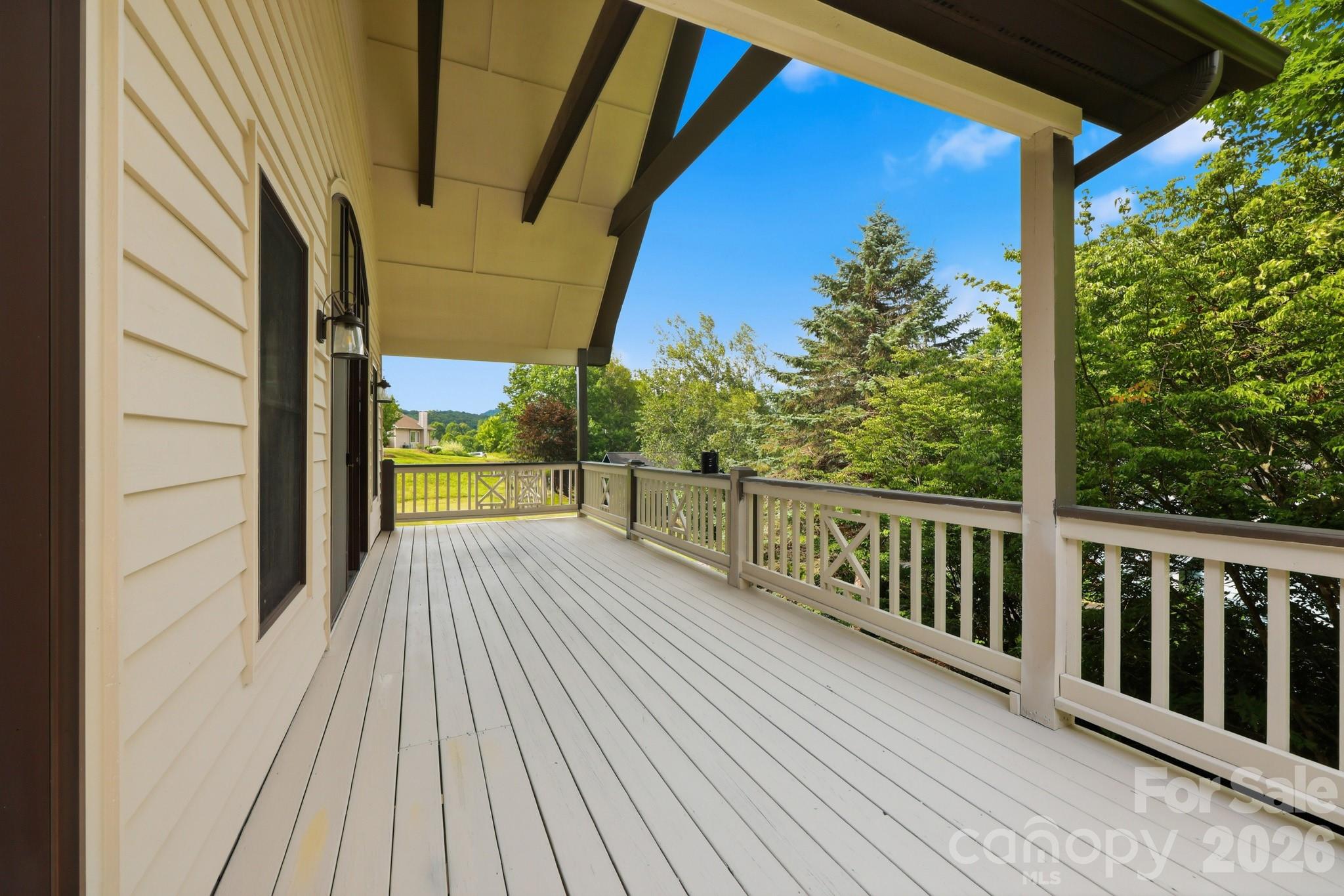 643 W Landing Drive Property Photo 7