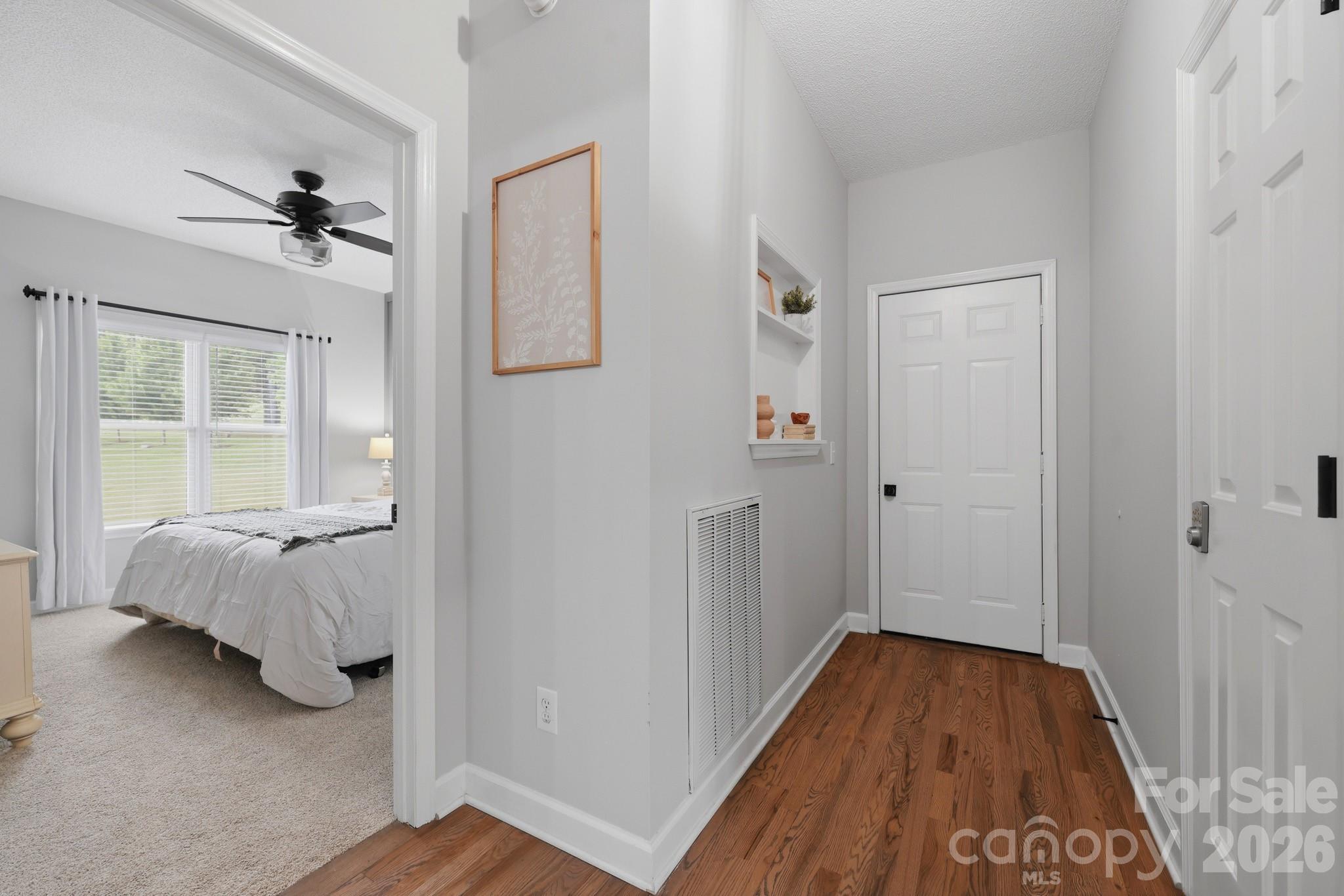 643 W Landing Drive Property Photo 9