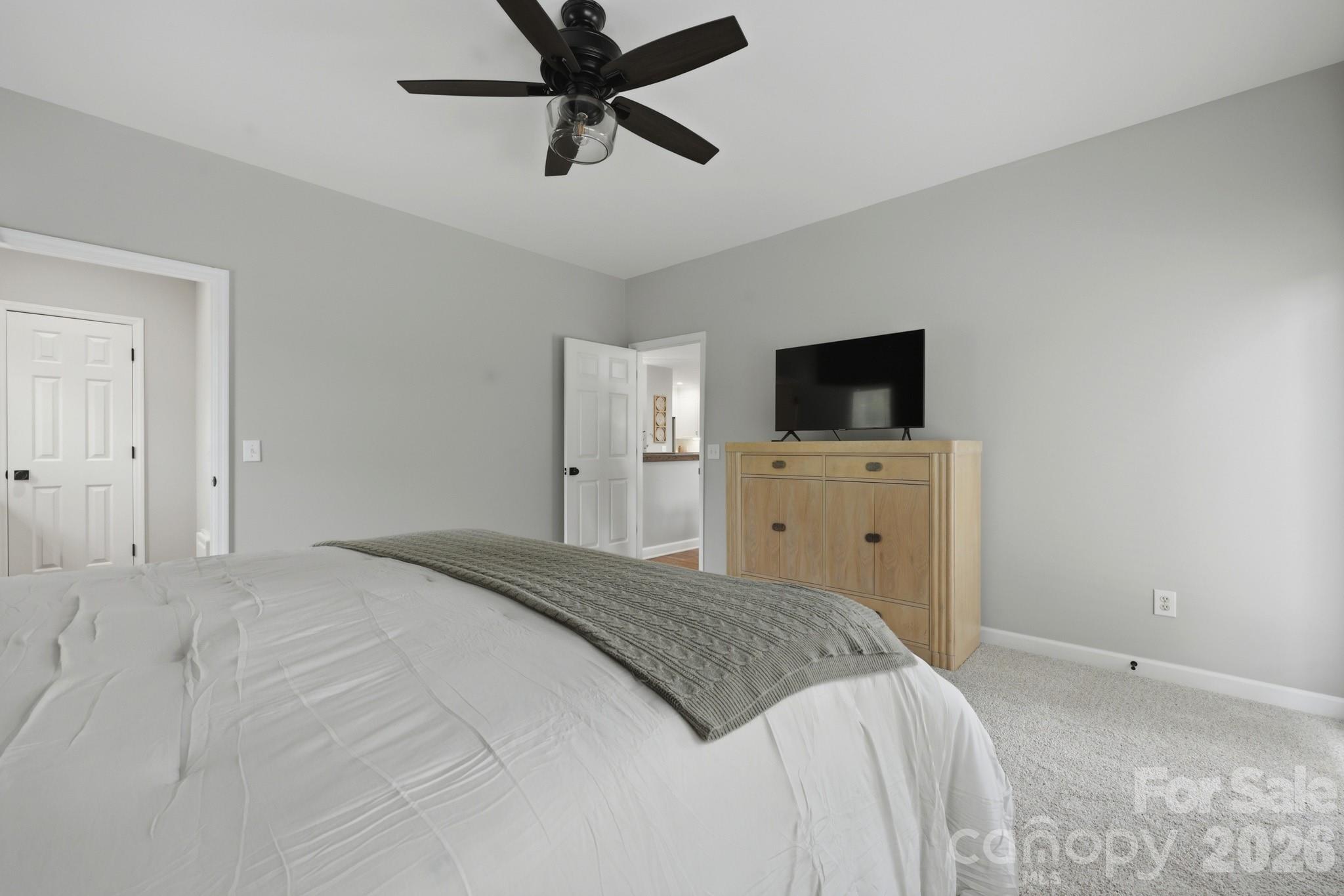 643 W Landing Drive Property Photo 15