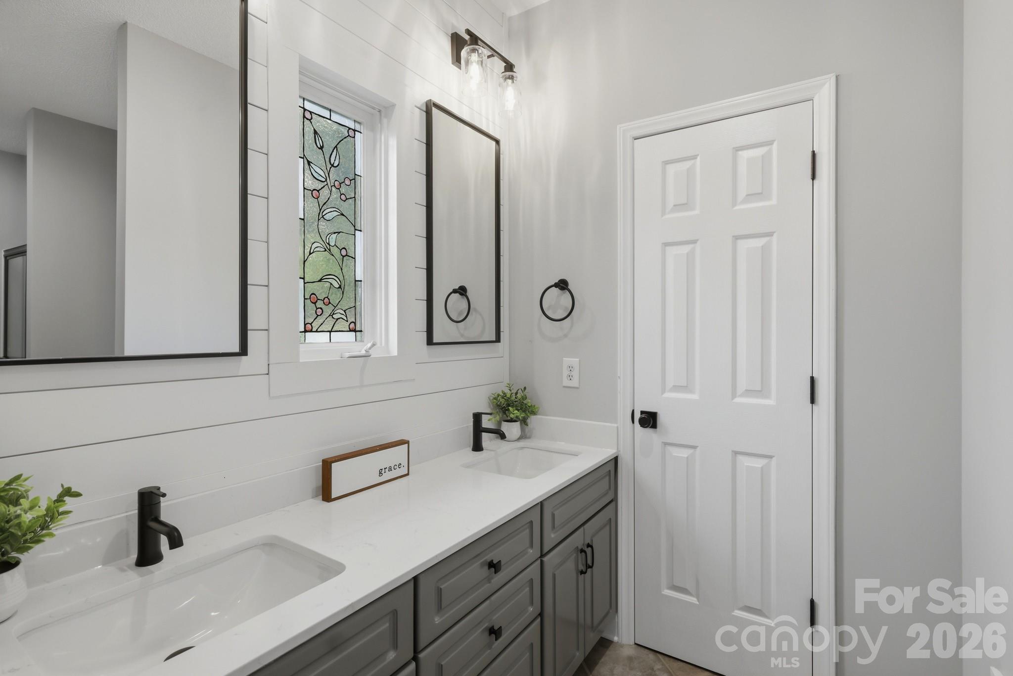 643 W Landing Drive Property Photo 17