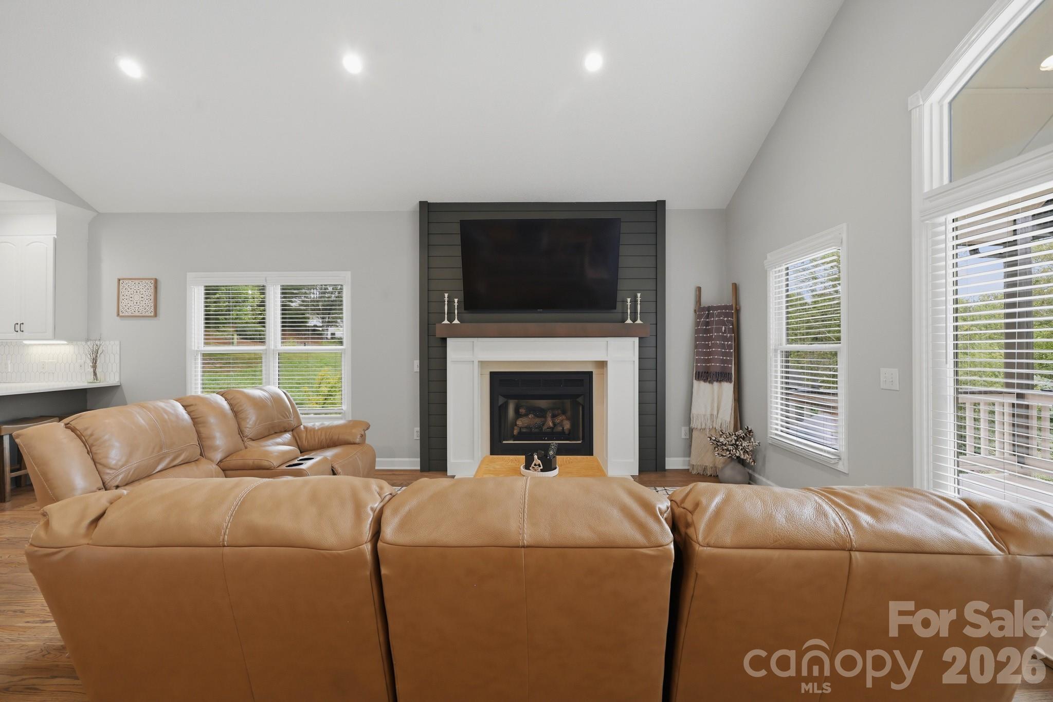 643 W Landing Drive Property Photo 24