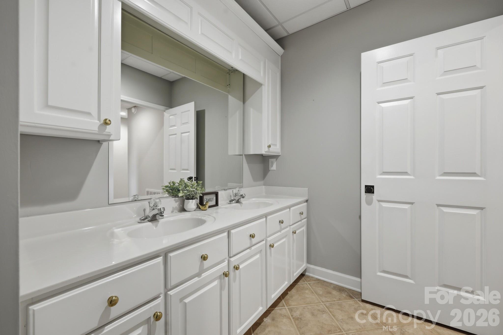 643 W Landing Drive Property Photo 37