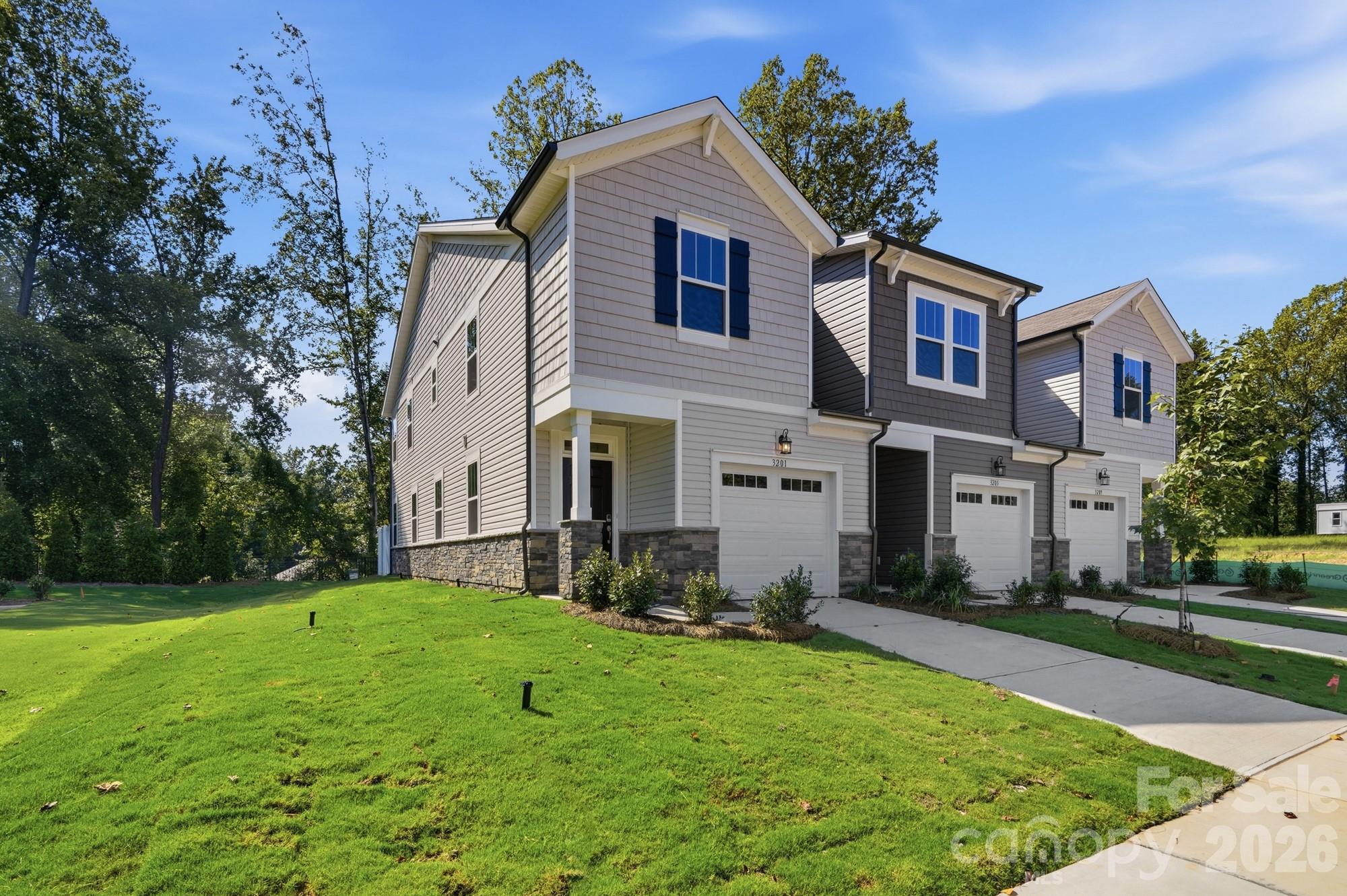 3201 Meadow Knoll Drive Property Photo 1