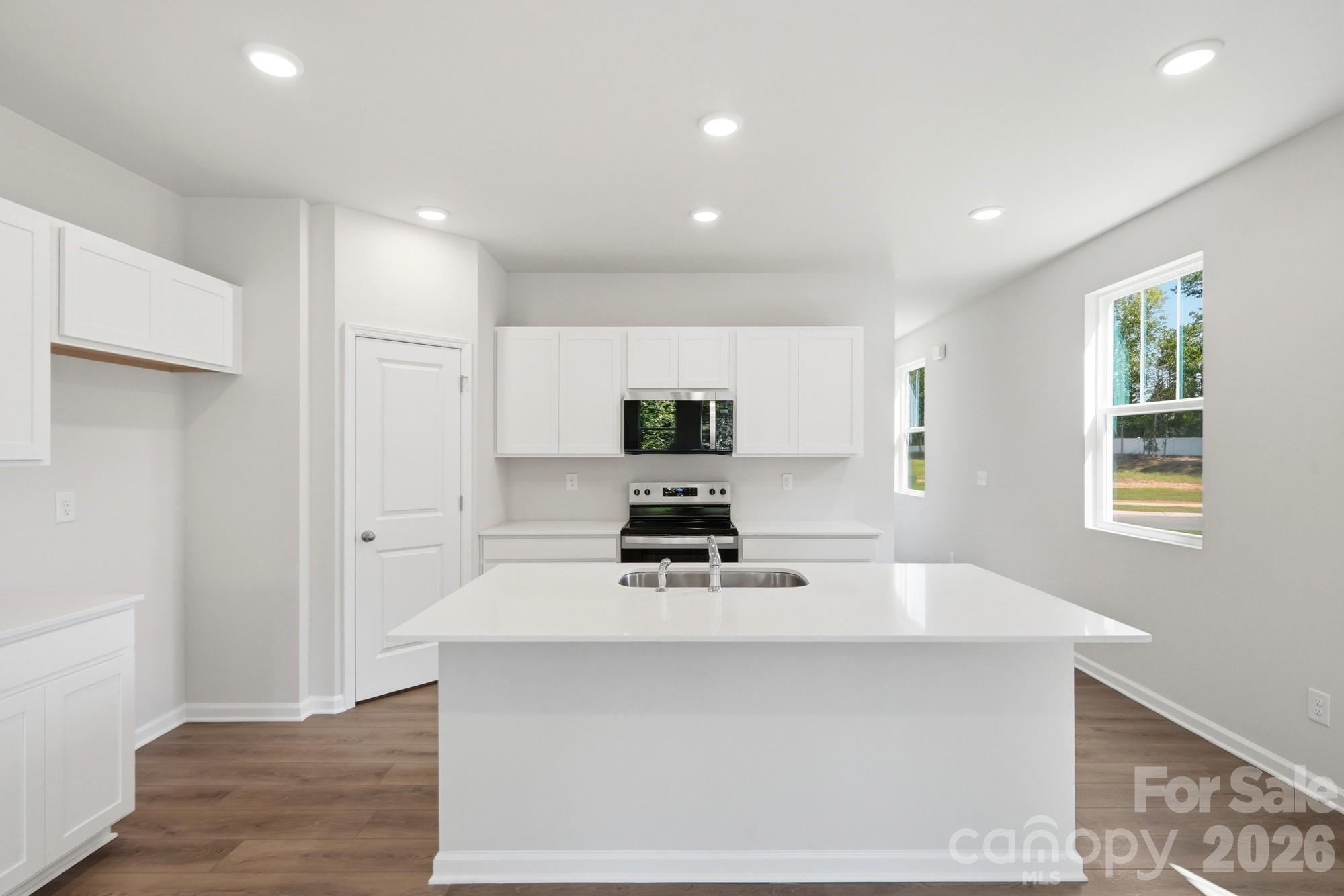 3201 Meadow Knoll Drive Property Photo 2