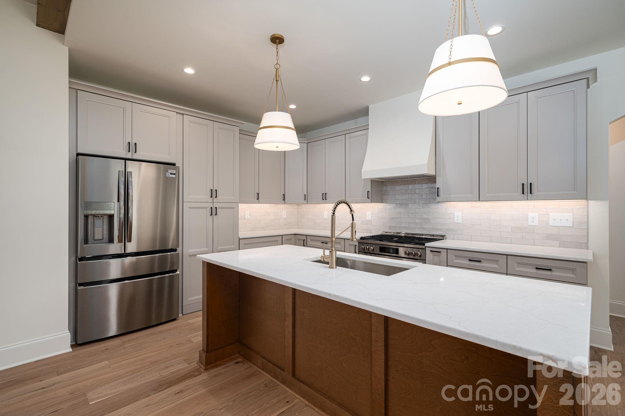 526 N Aspen Street Property Photo 1