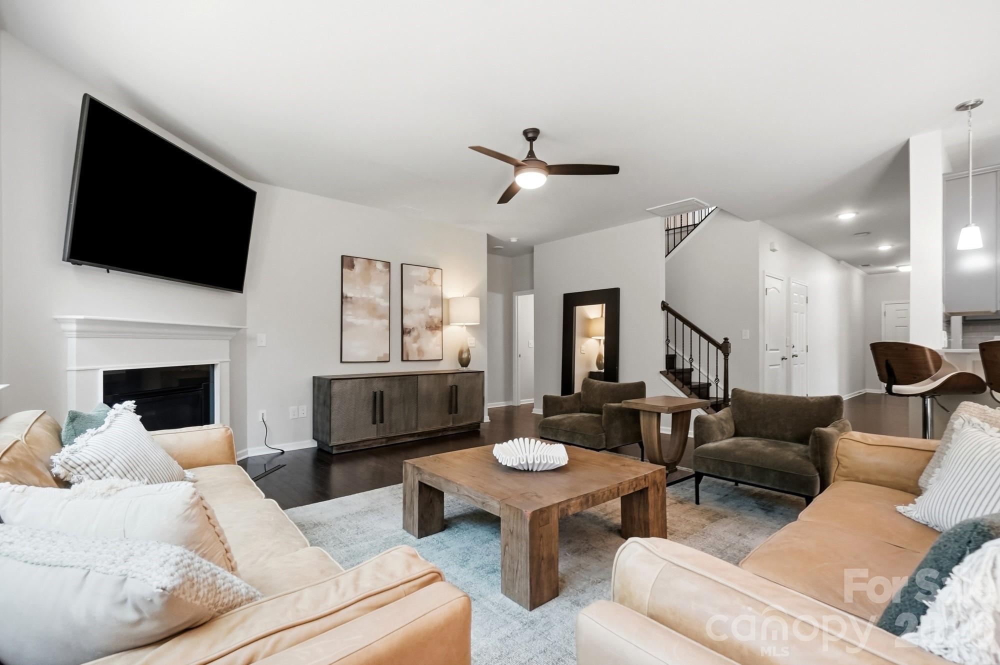 9815 Caledenia Drive Property Photo 8