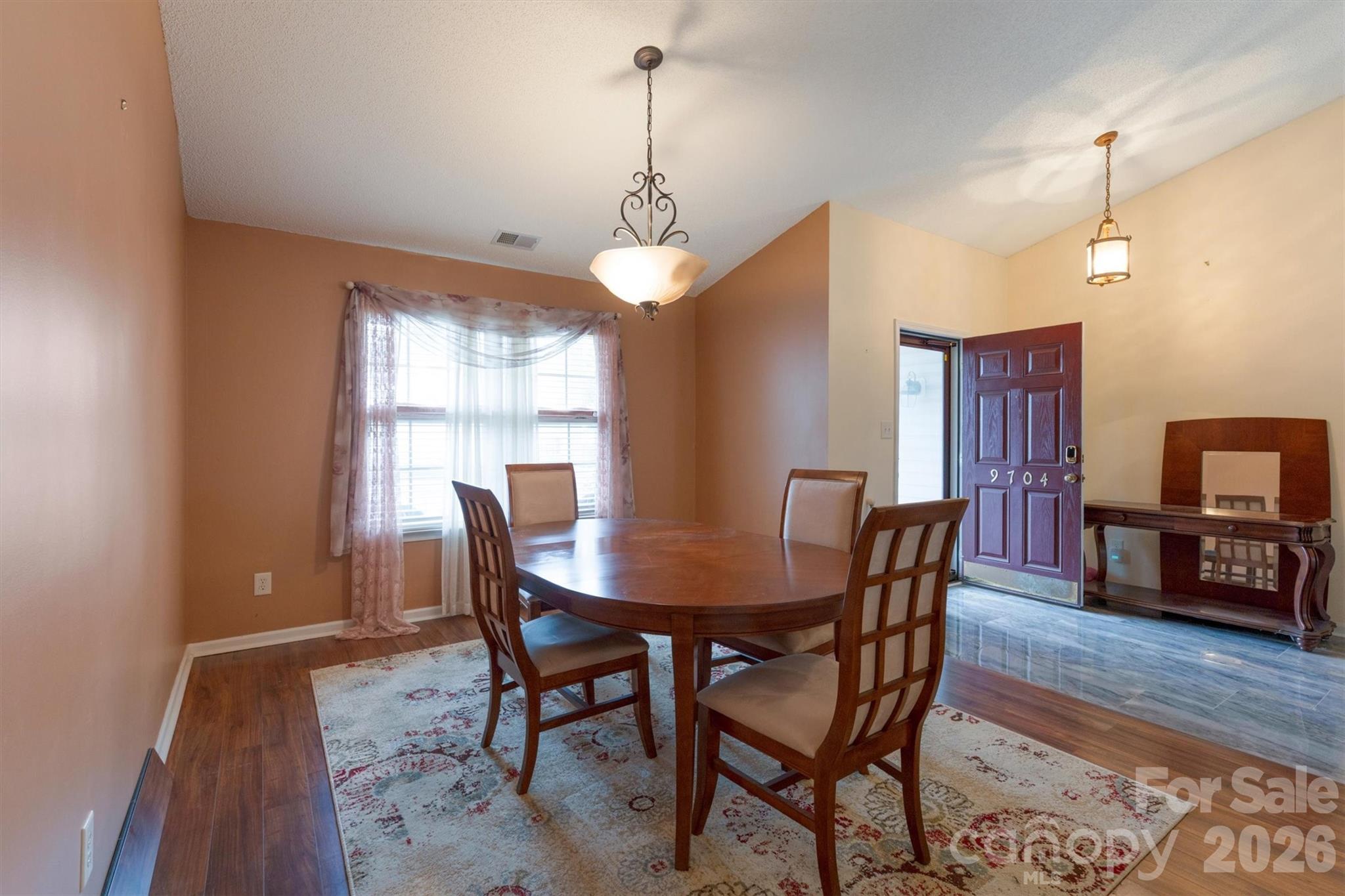9704 Aventide Lane Property Photo 6