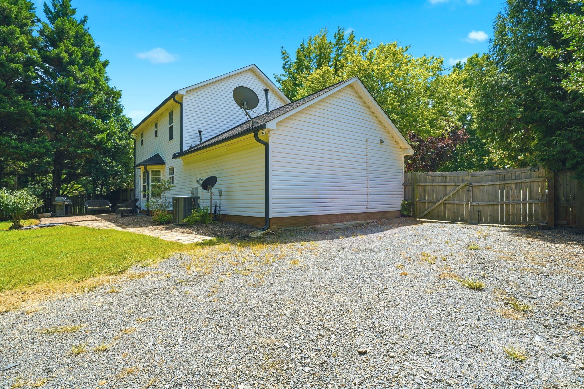 5226 Rockwood Road Property Photo 4
