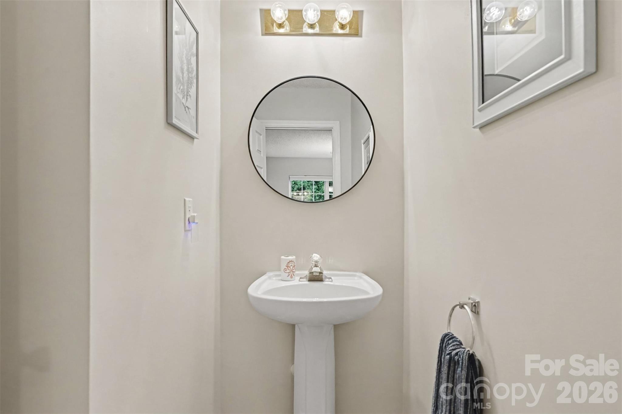 927 Sparrows Nest Lane Property Photo 16