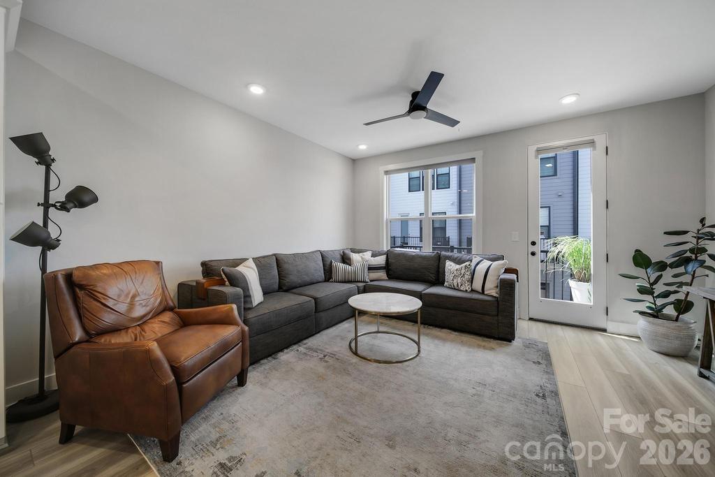 5007 Tiny Lane Property Photo 3