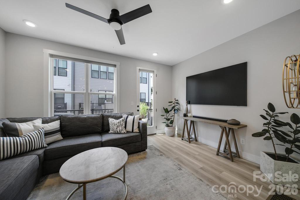 5007 Tiny Lane Property Photo 4