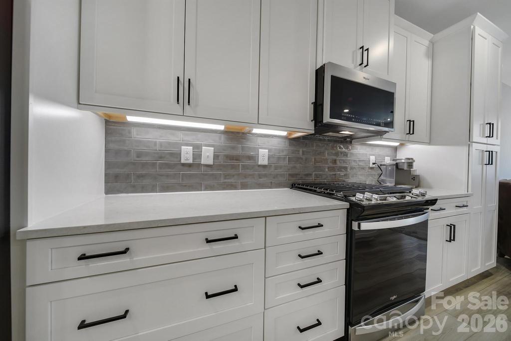 5007 Tiny Lane Property Photo 8