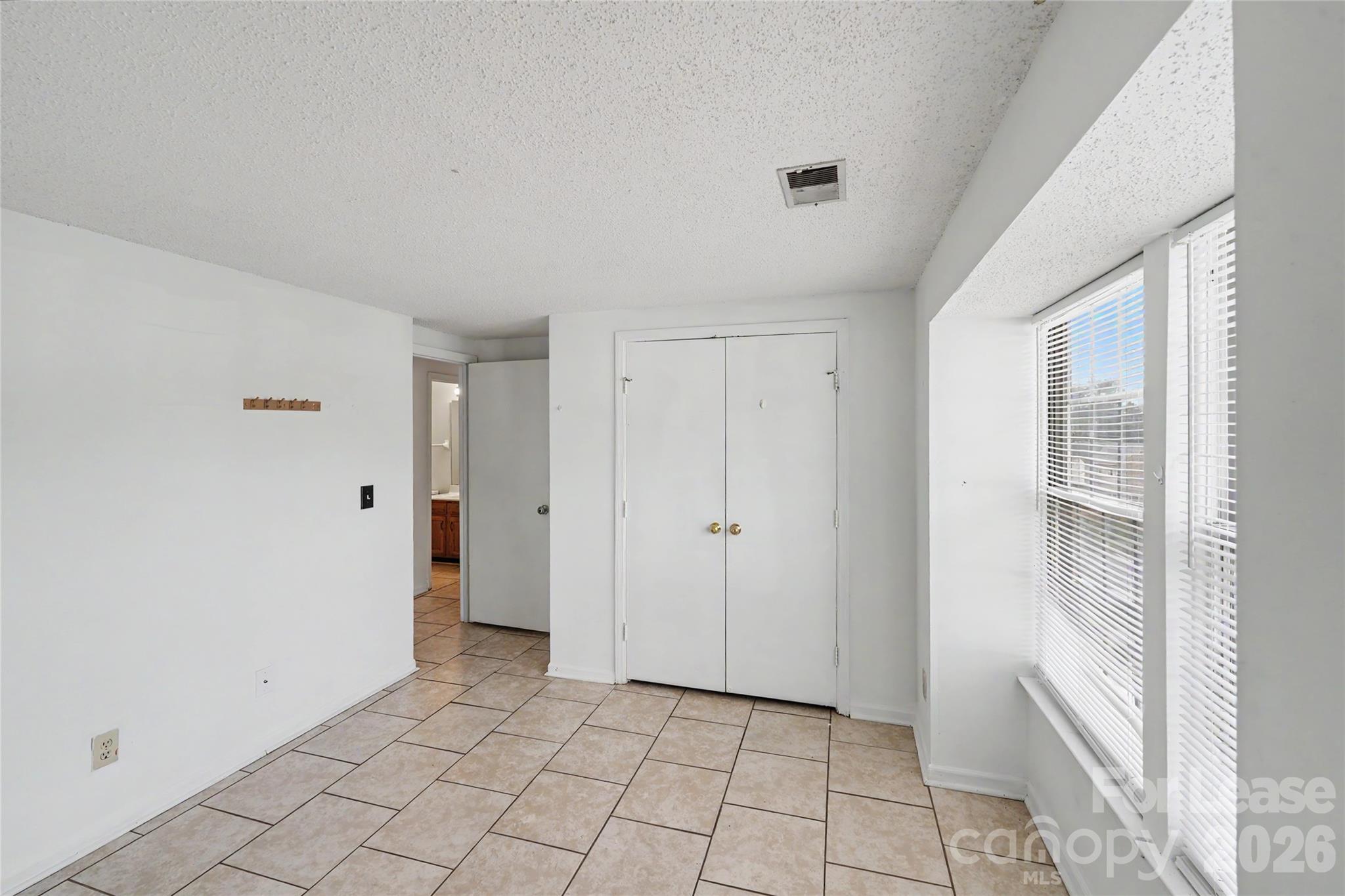 1624 Arlyn Circle J Property Photo 1