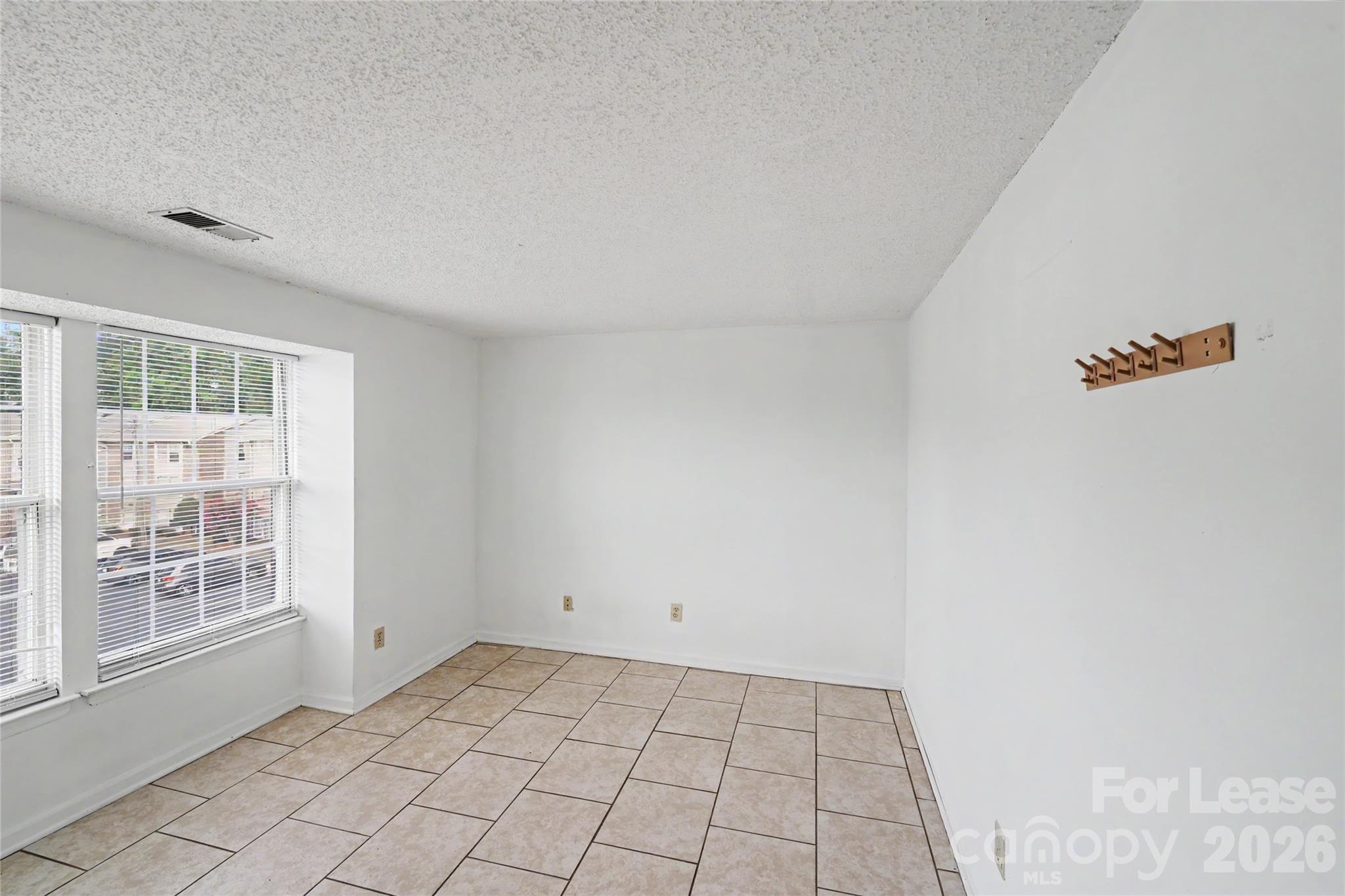 1624 Arlyn Circle J Property Photo 2