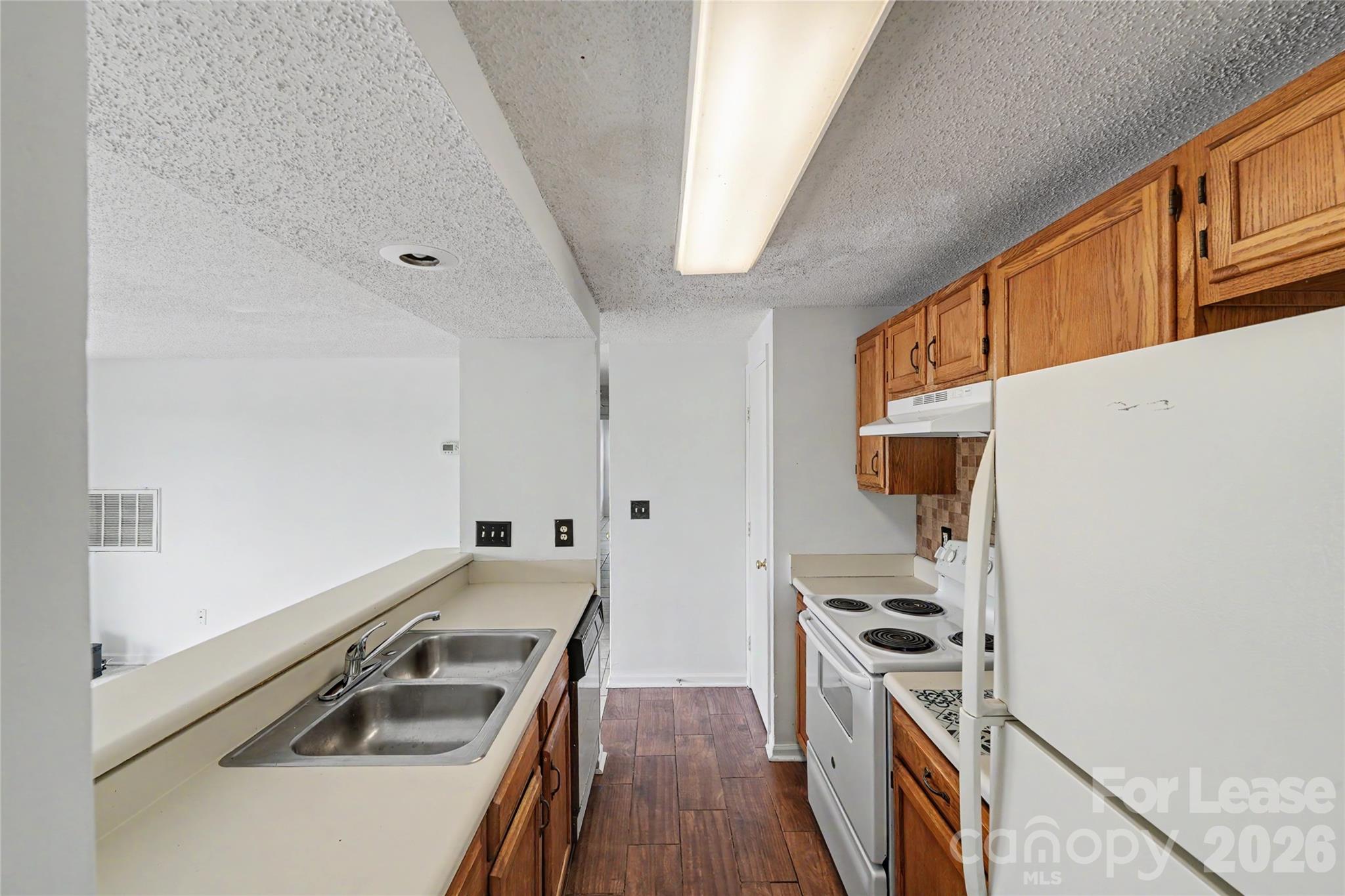 1624 Arlyn Circle J Property Photo 4