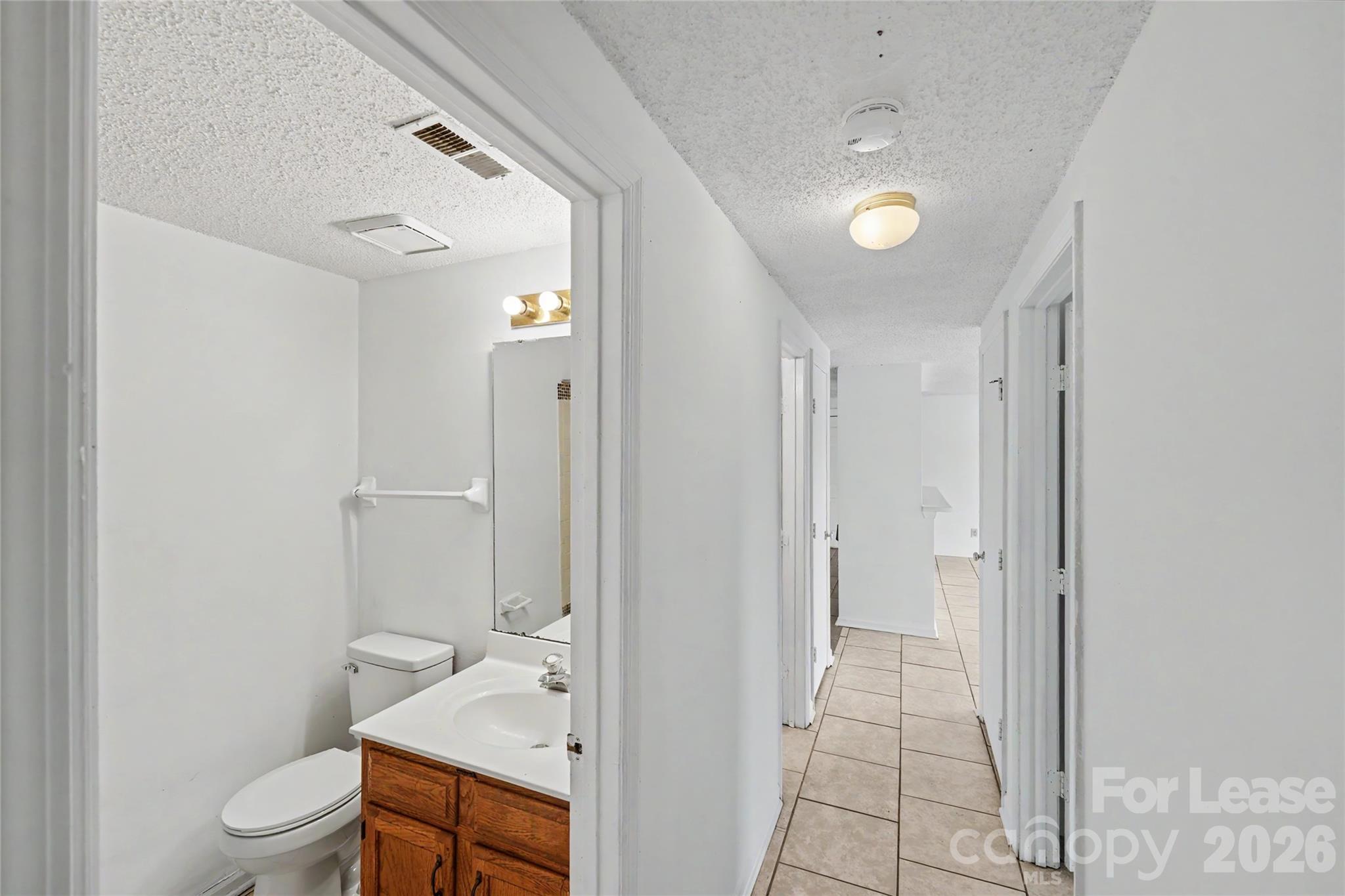 1624 Arlyn Circle J Property Photo 7