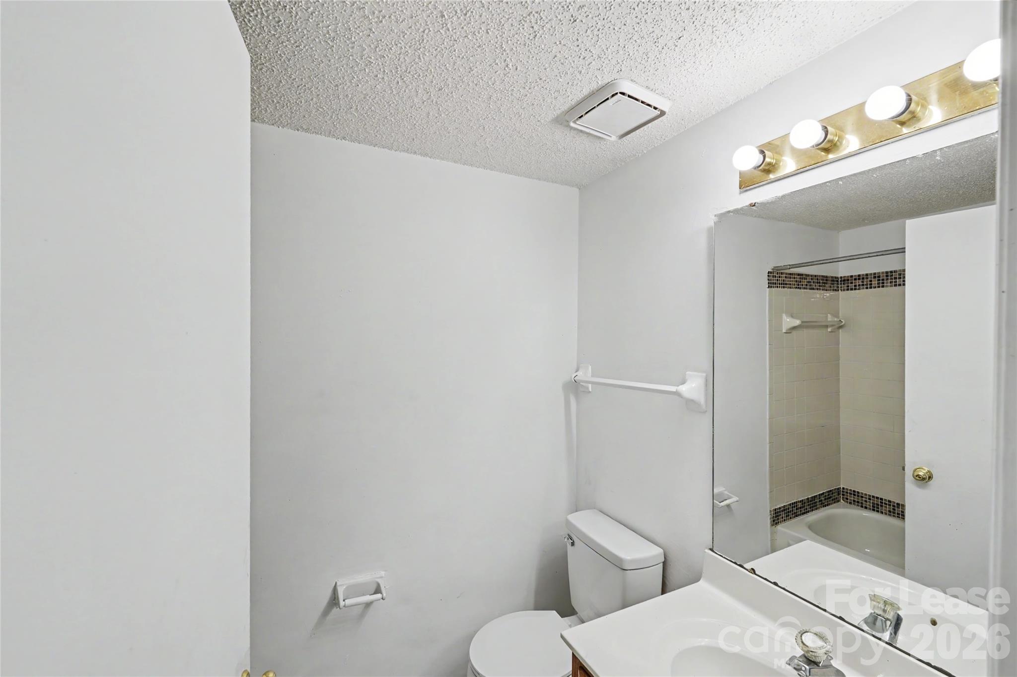 1624 Arlyn Circle J Property Photo 8