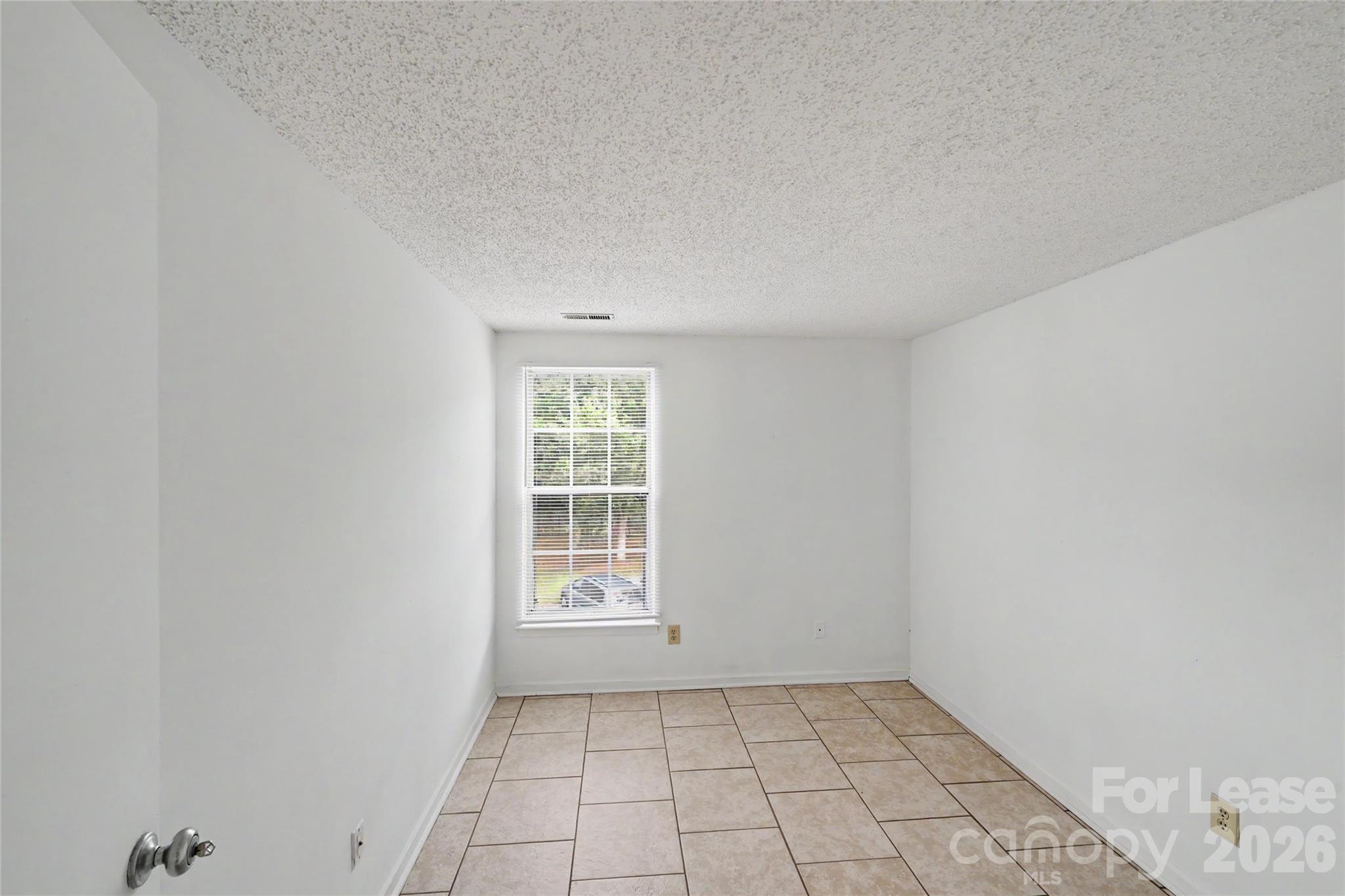 1624 Arlyn Circle J Property Photo 10
