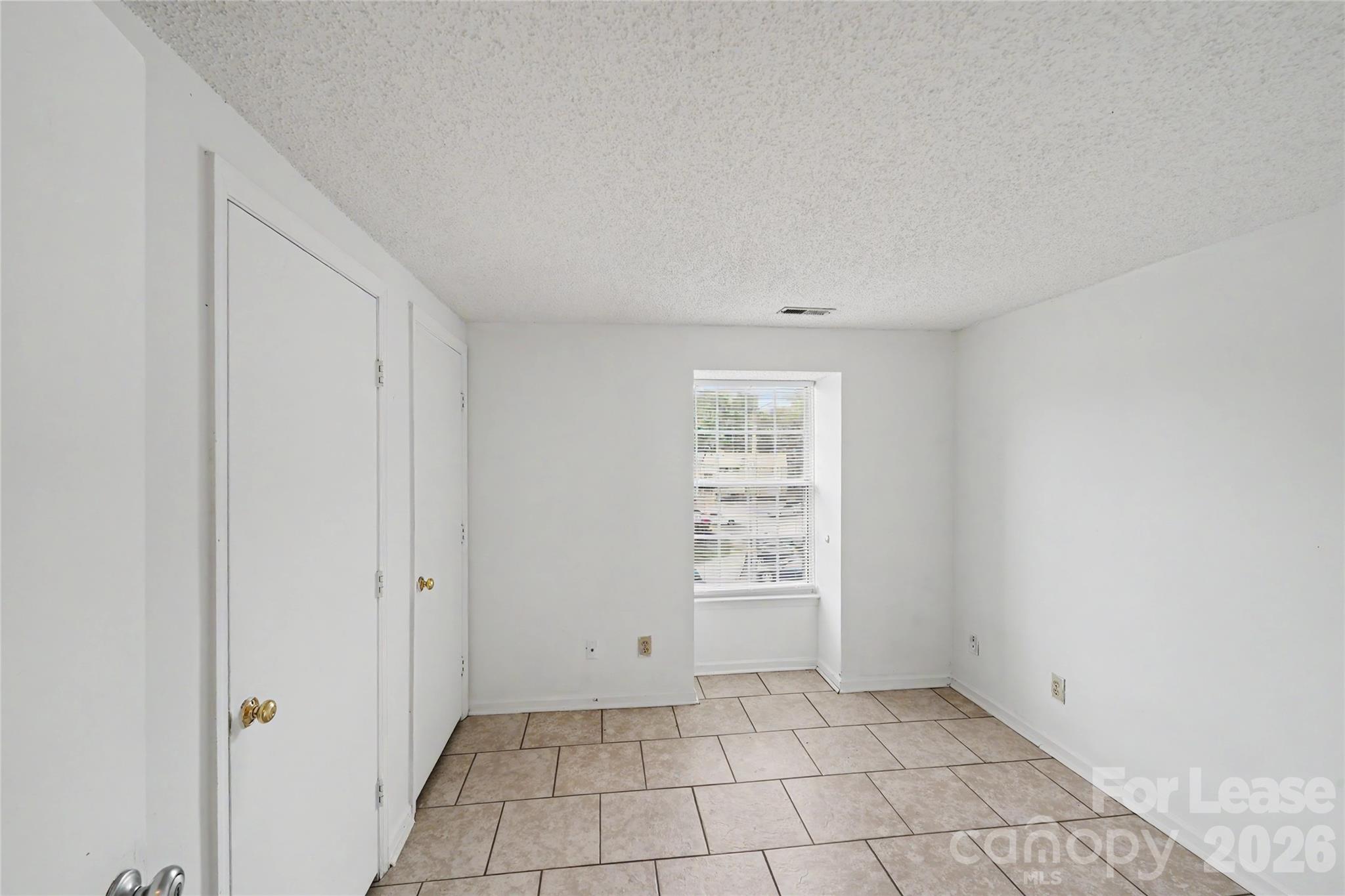1624 Arlyn Circle J Property Photo 12
