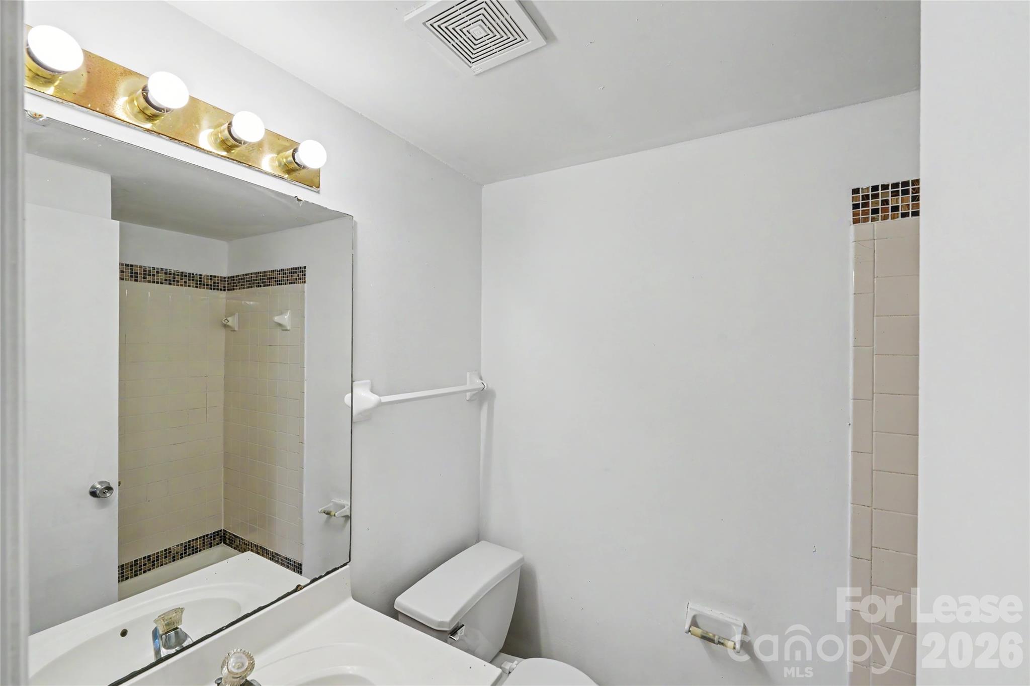 1624 Arlyn Circle J Property Photo 20