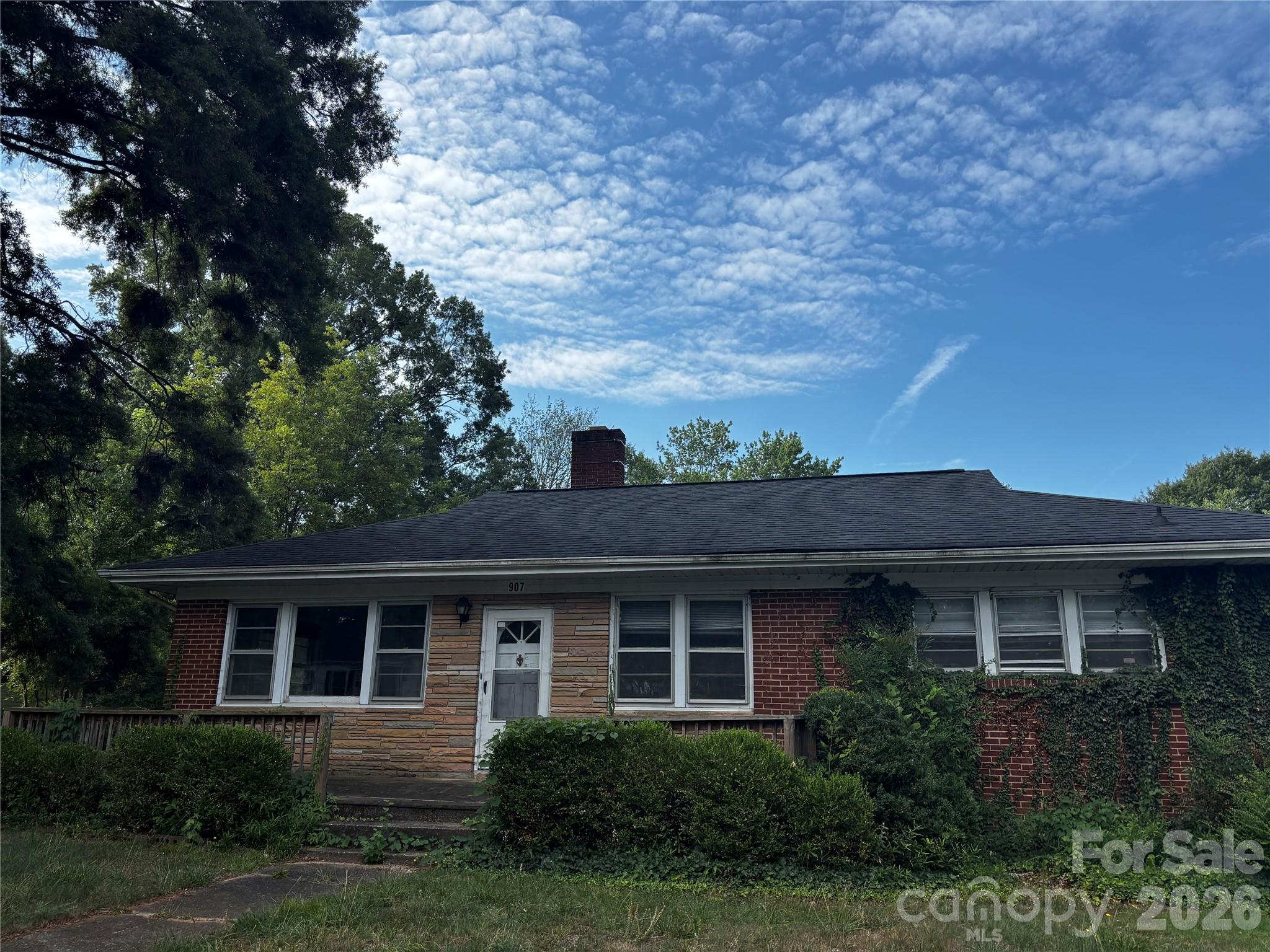 907 Maple Avenue Property Photo 1