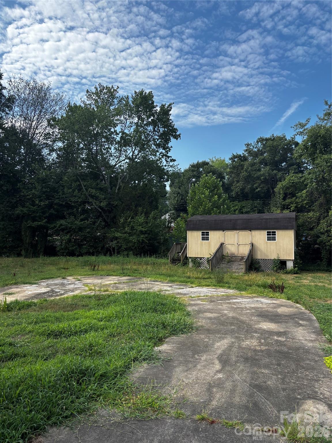 907 Maple Avenue Property Photo 2