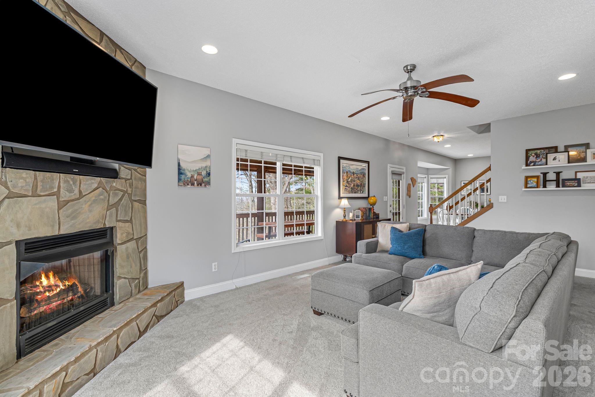505 Kings Ridge Property Photo 4