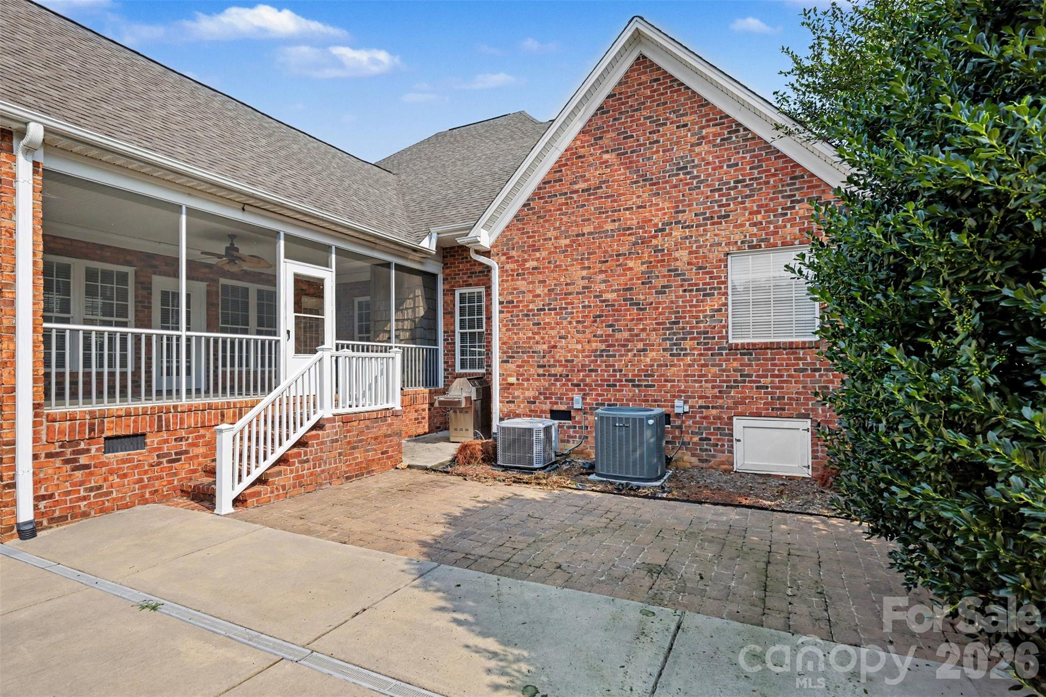 1004 Creekwalk Drive Property Photo 37