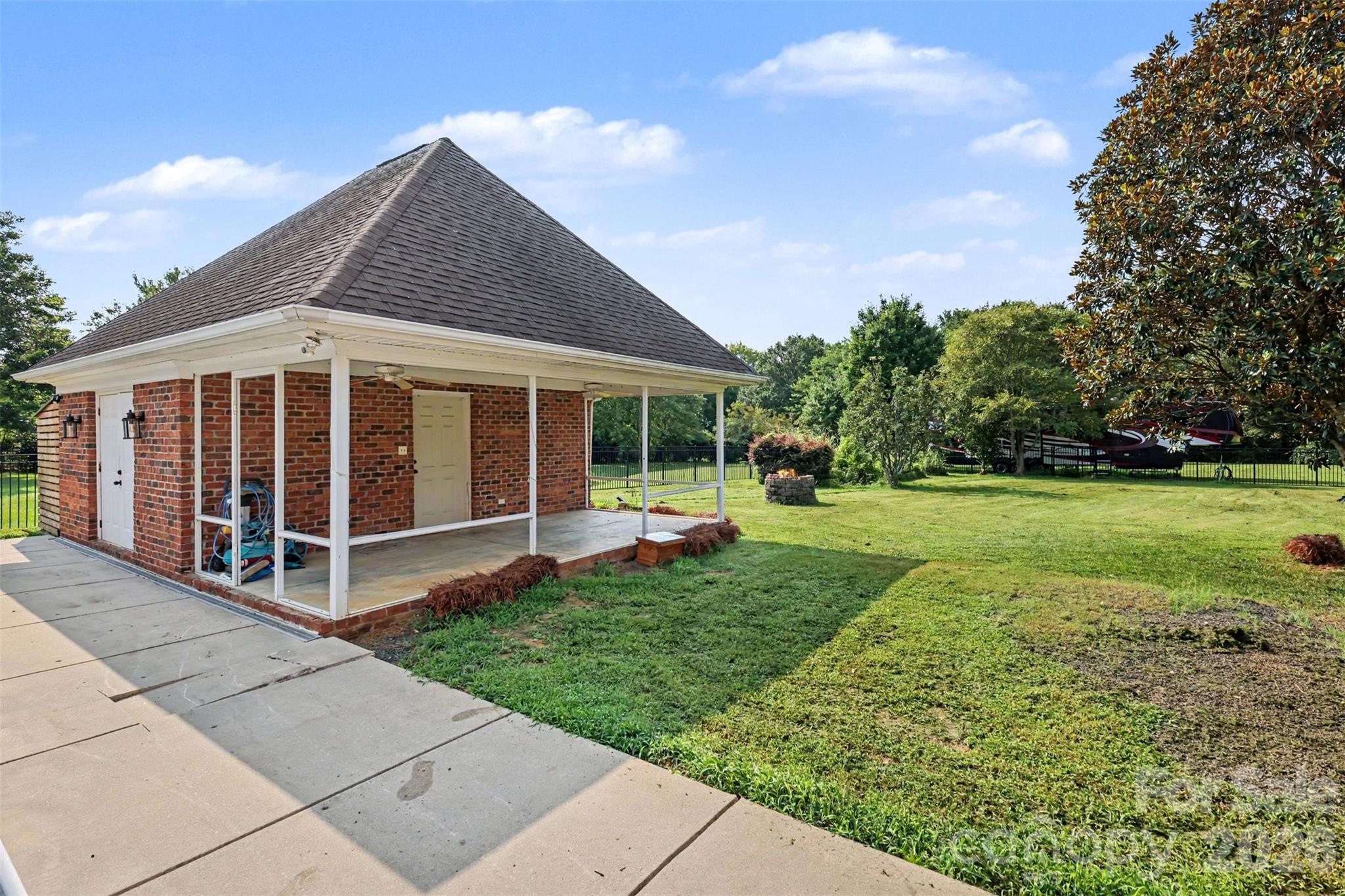 1004 Creekwalk Drive Property Photo 38