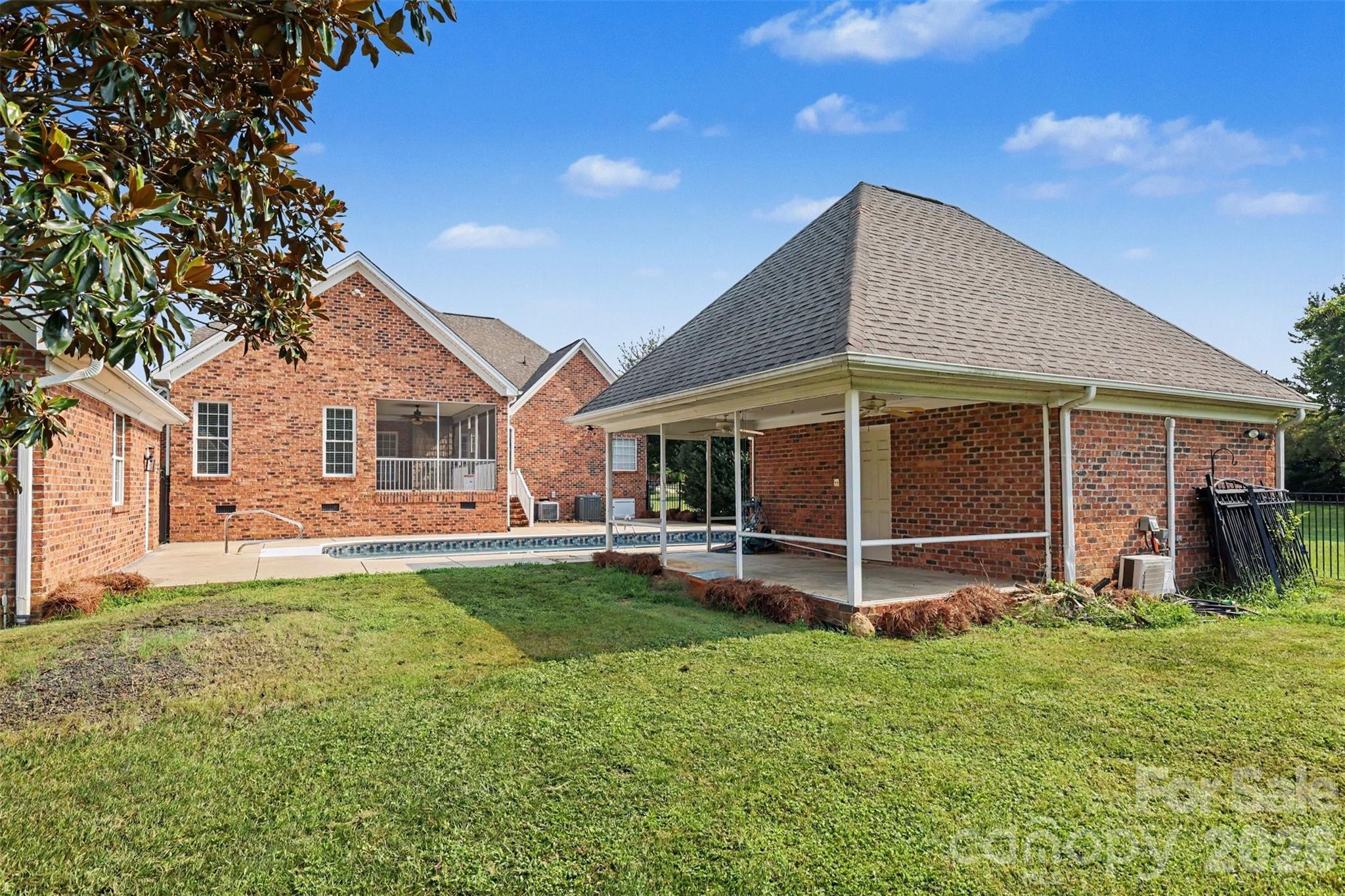 1004 Creekwalk Drive Property Photo 39