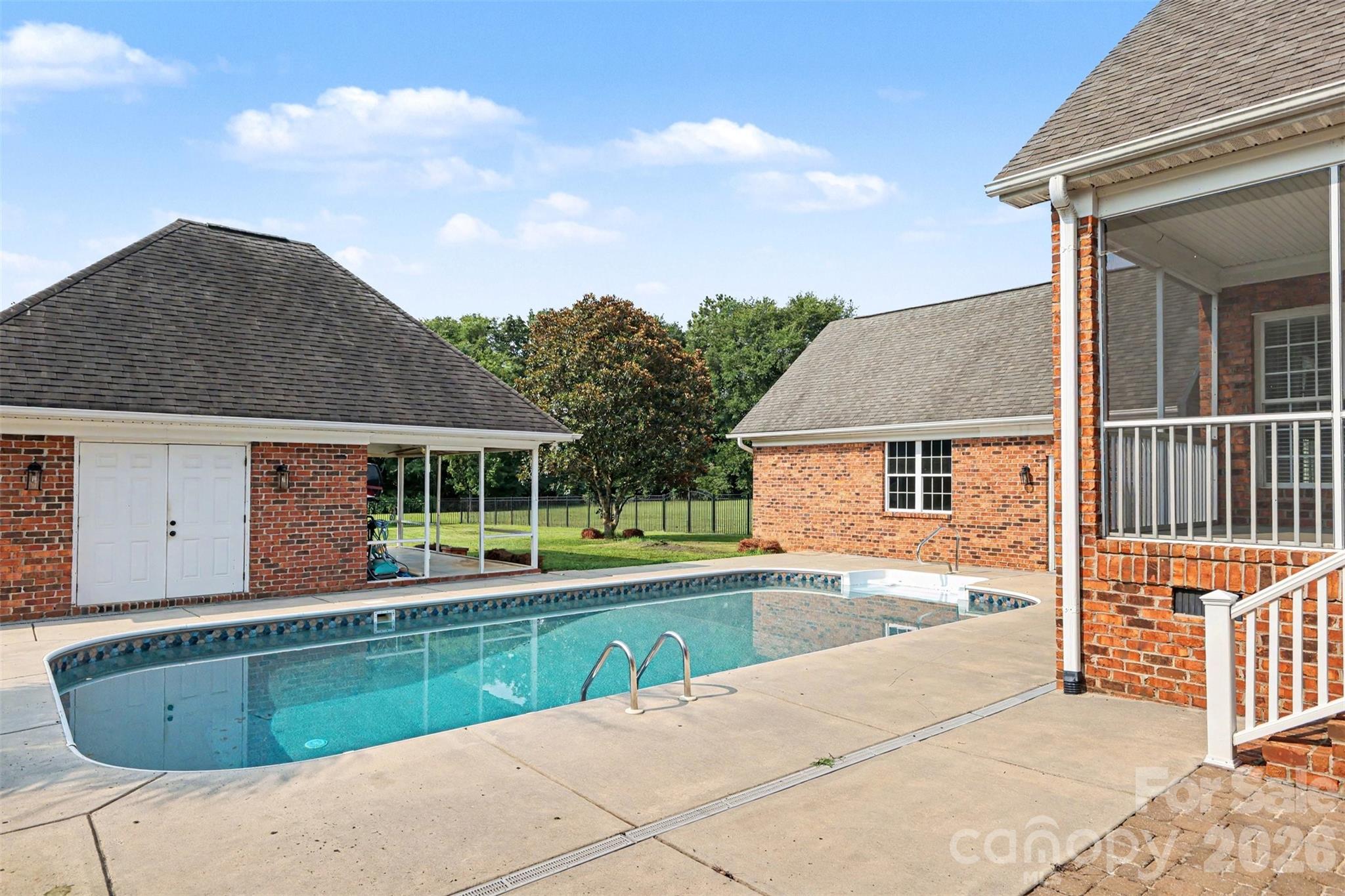 1004 Creekwalk Drive Property Photo 40