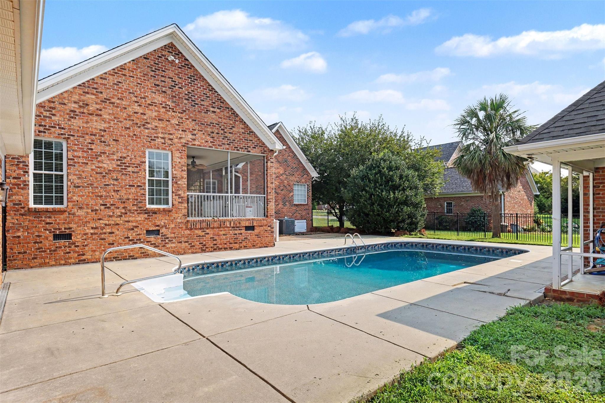 1004 Creekwalk Drive Property Photo 43