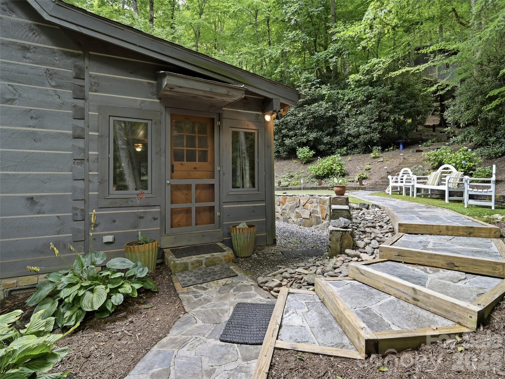 6 Laurel Branch Drive Property Photo 4