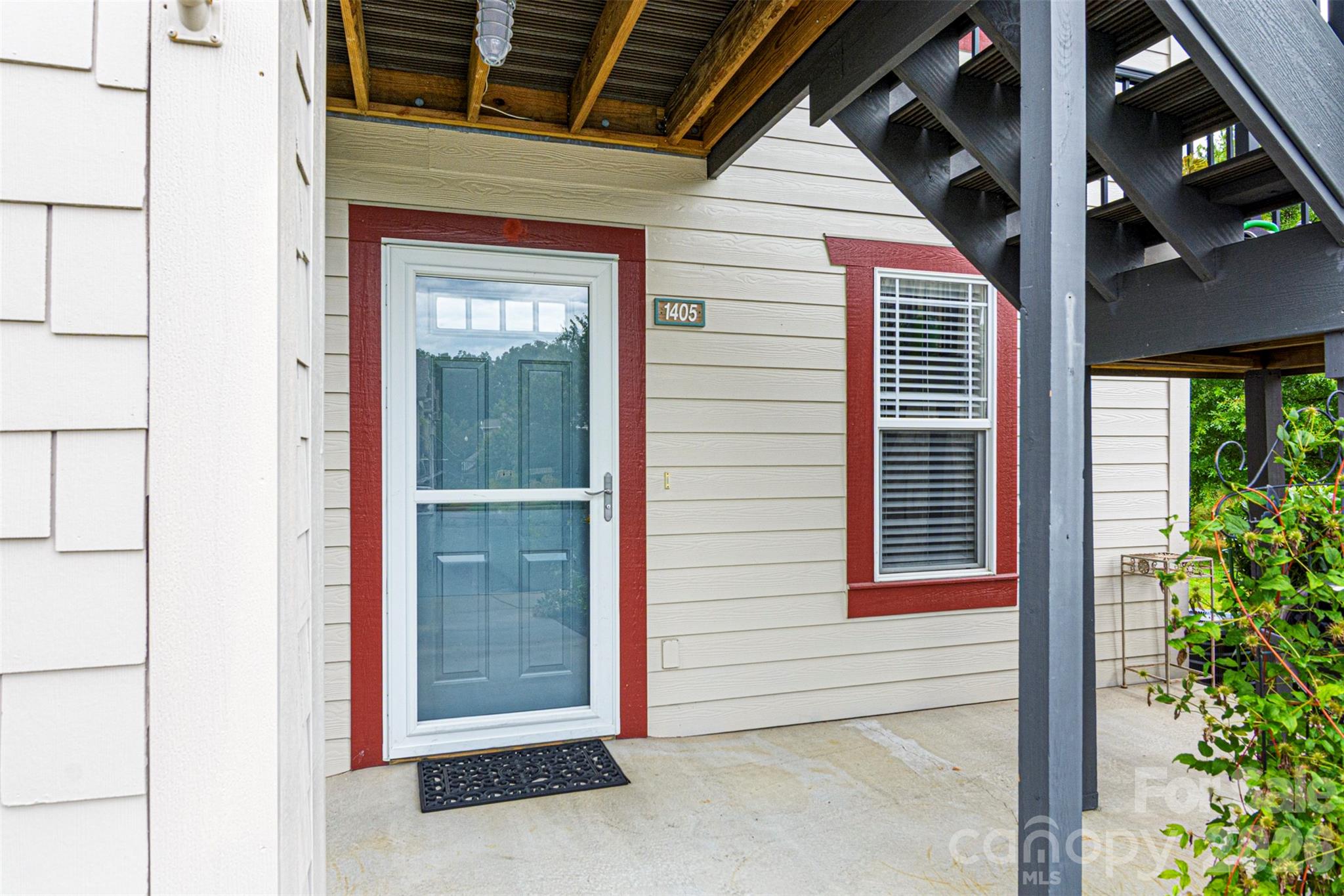 1405 Deermouse Way Property Photo 3