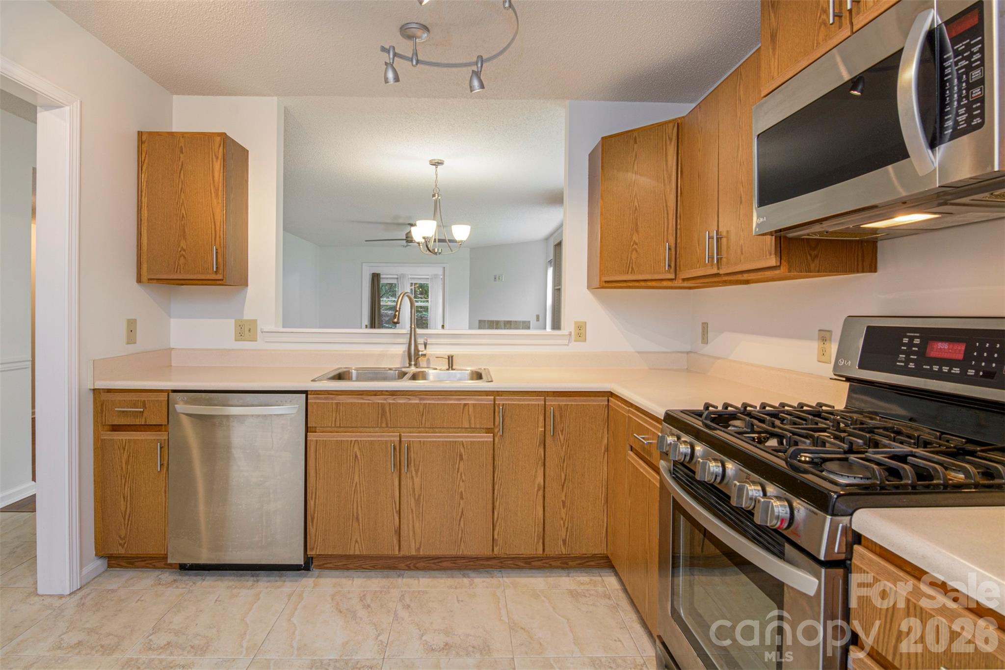 1405 Deermouse Way Property Photo 8