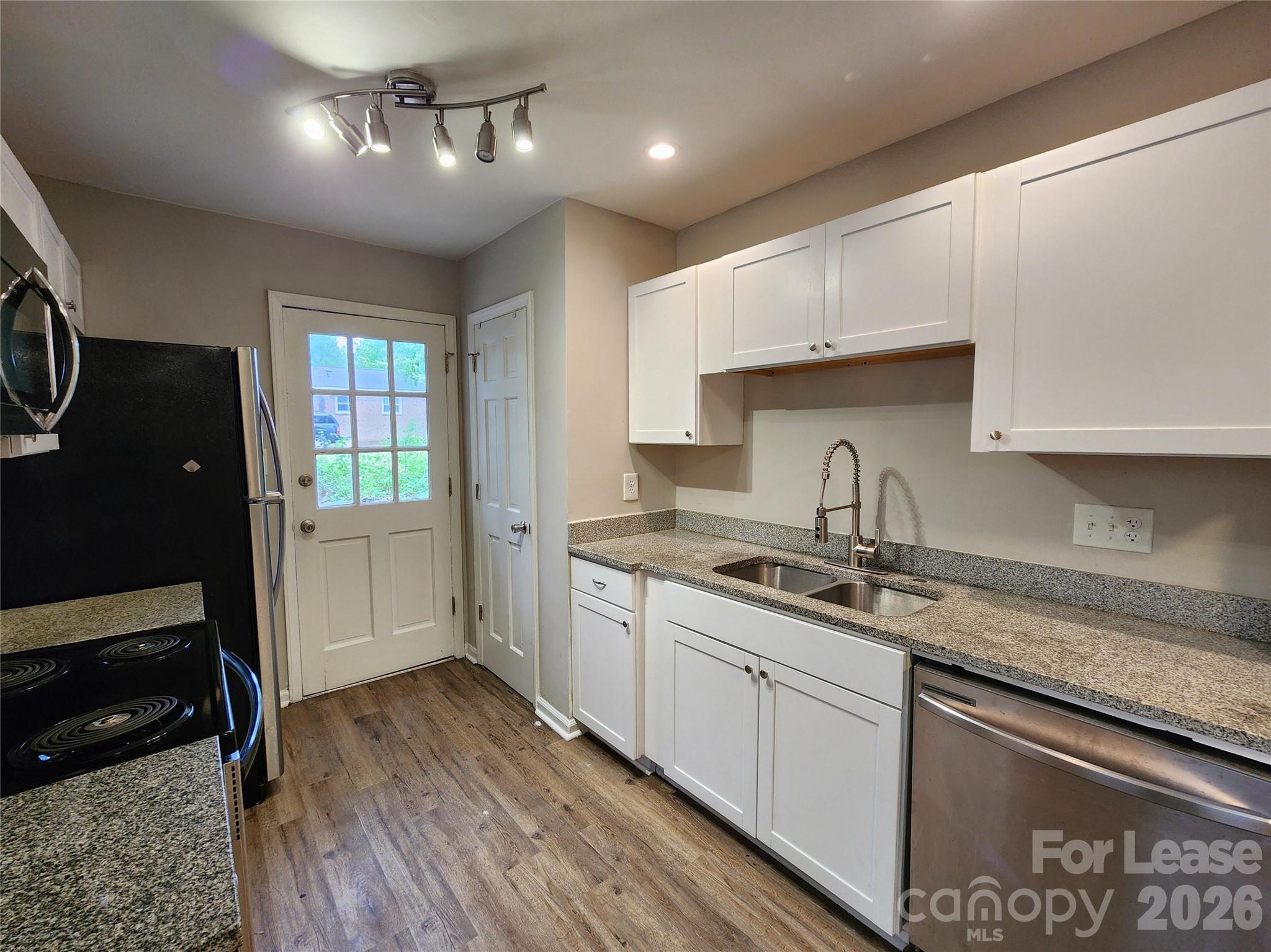 1531 E Liberty Street Property Photo 3