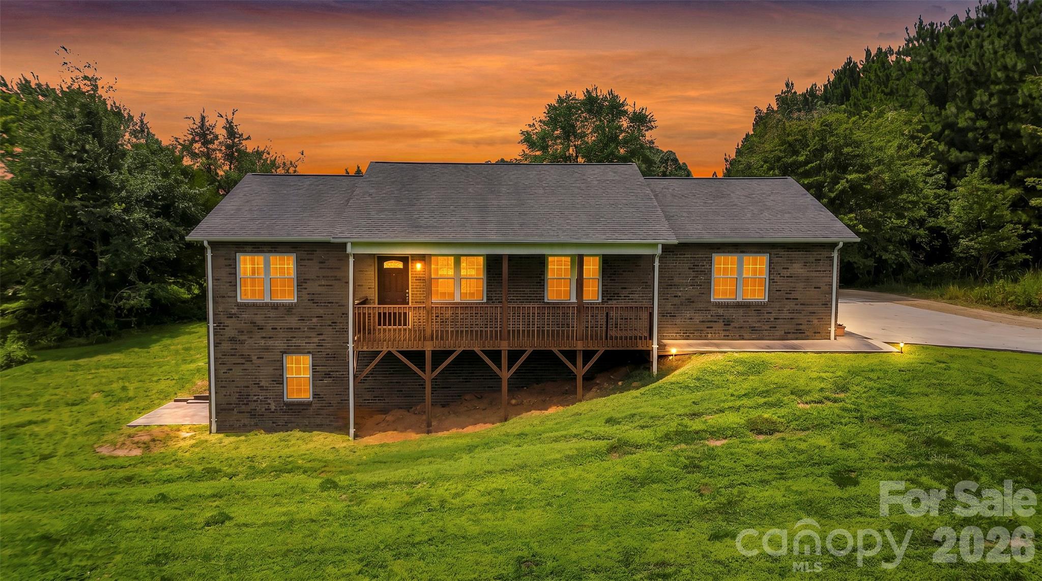 4683 Hickory Nut Ridge Road Property Photo 1