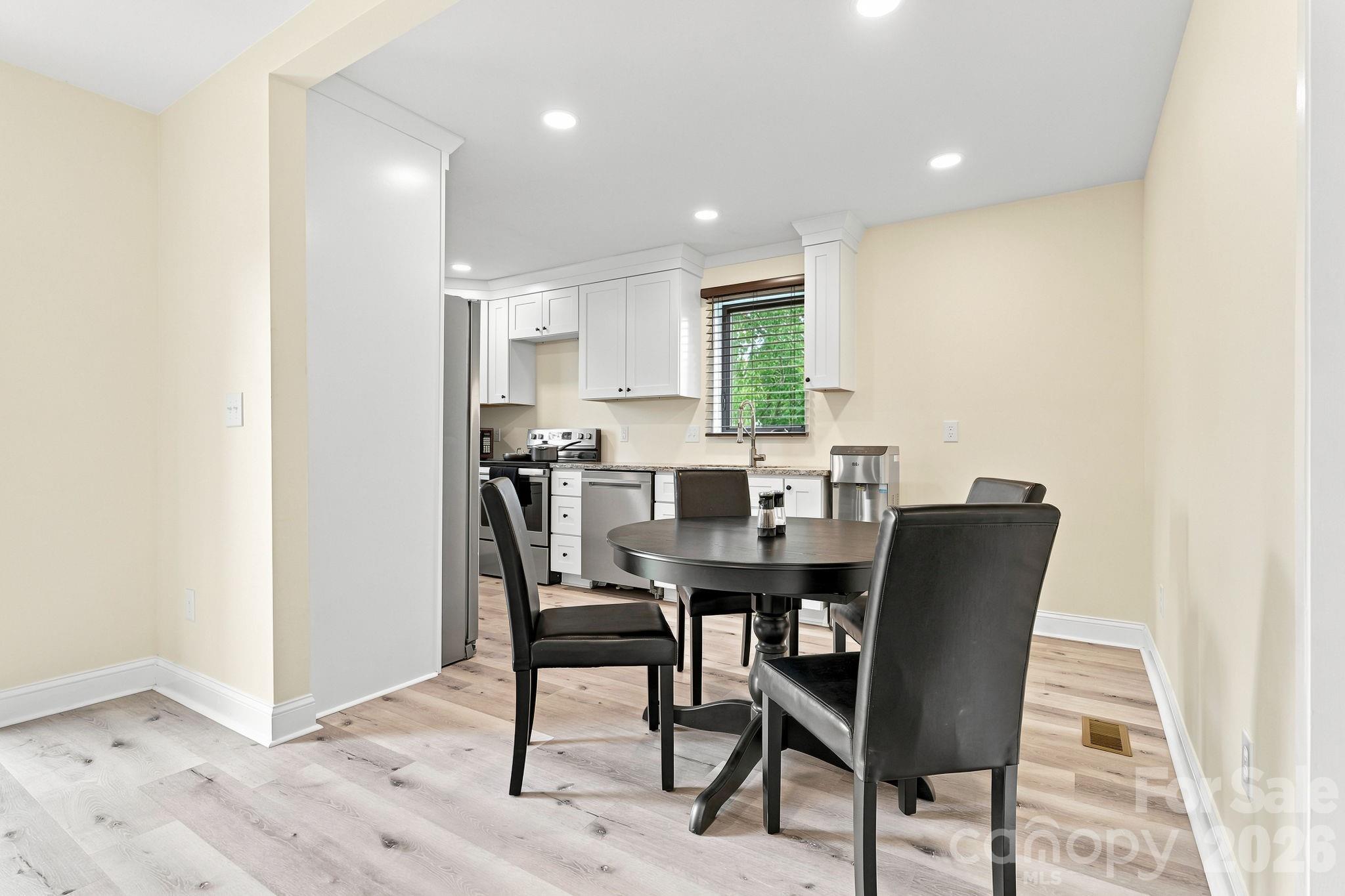 108 W Lee Avenue Property Photo 7