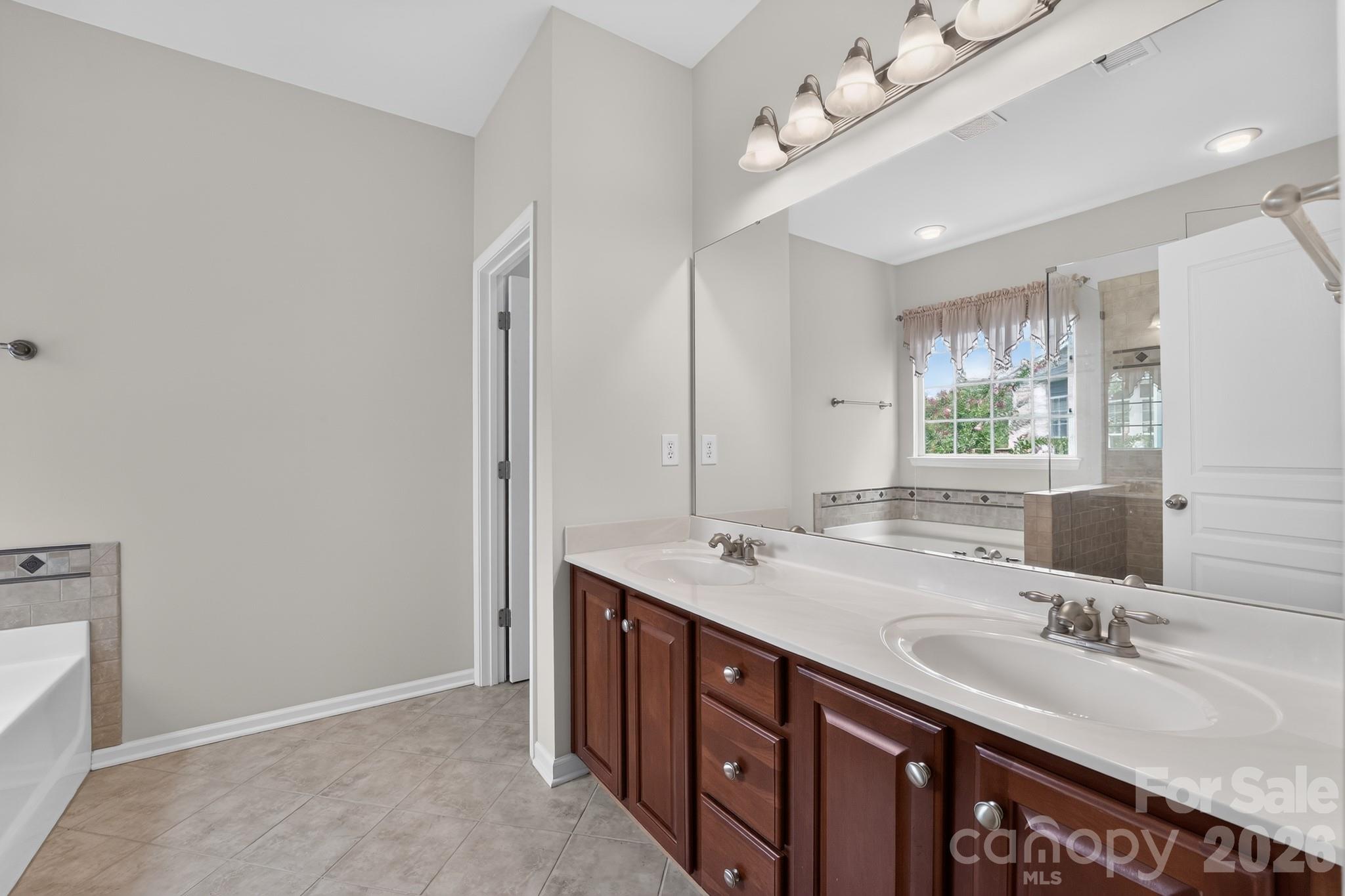 5918 Phyliss Lane Property Photo 16